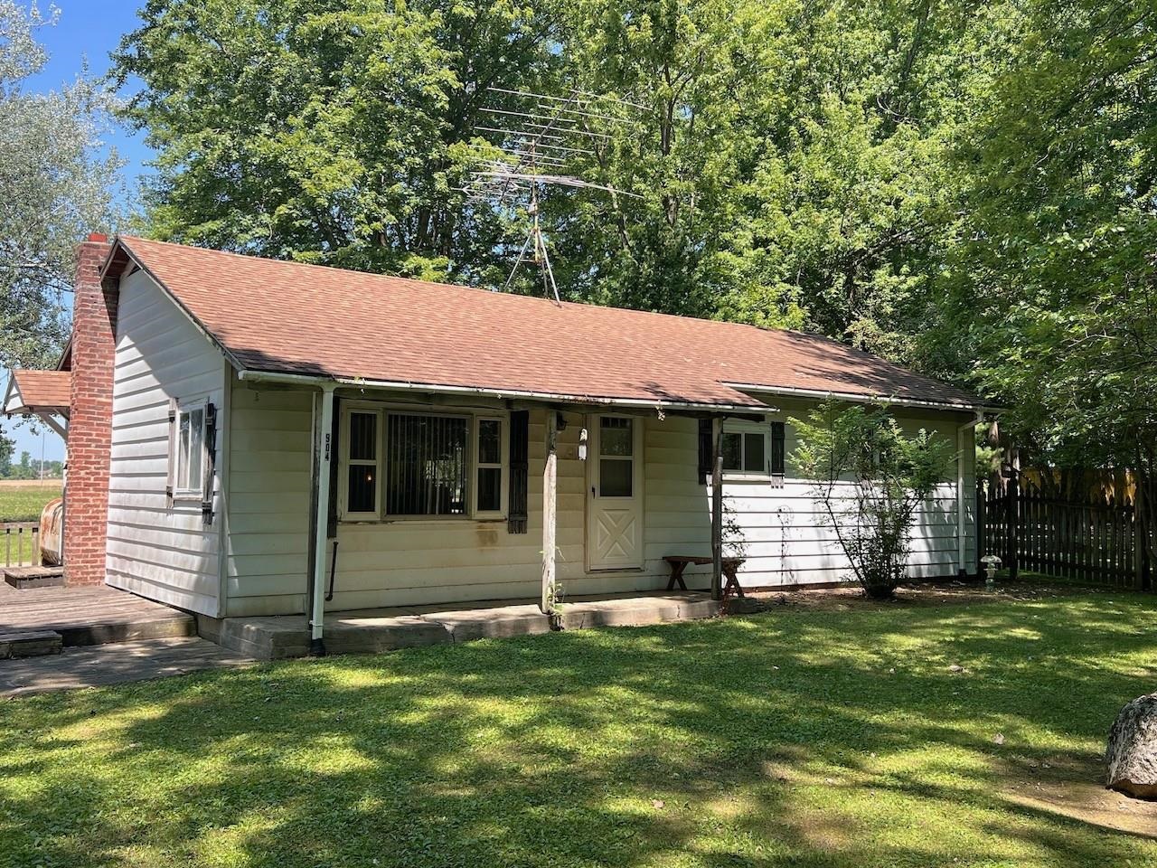 904 W Lovejoy Road Property Photo 1