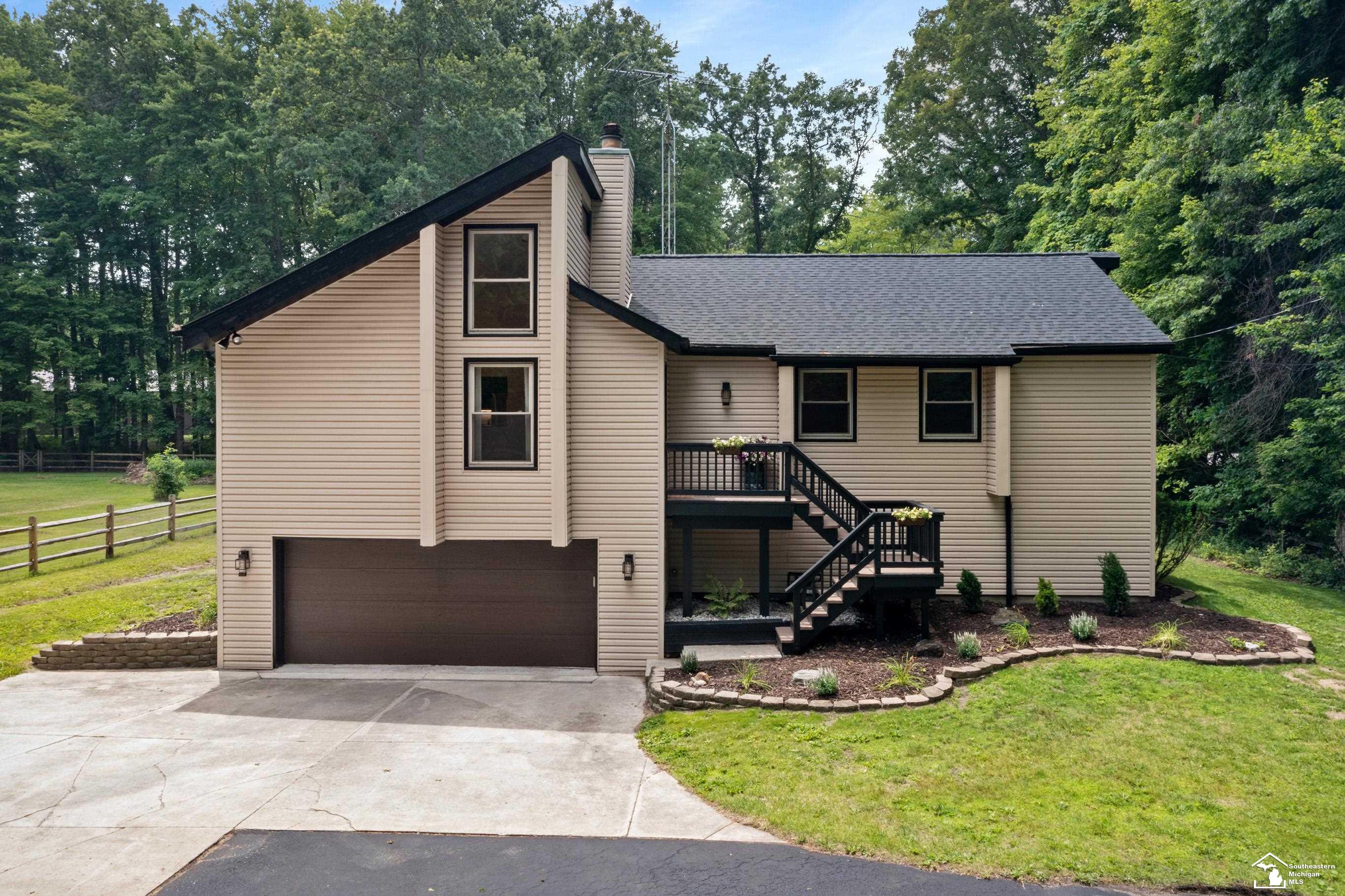 5093 Smith Road Property Photo 1