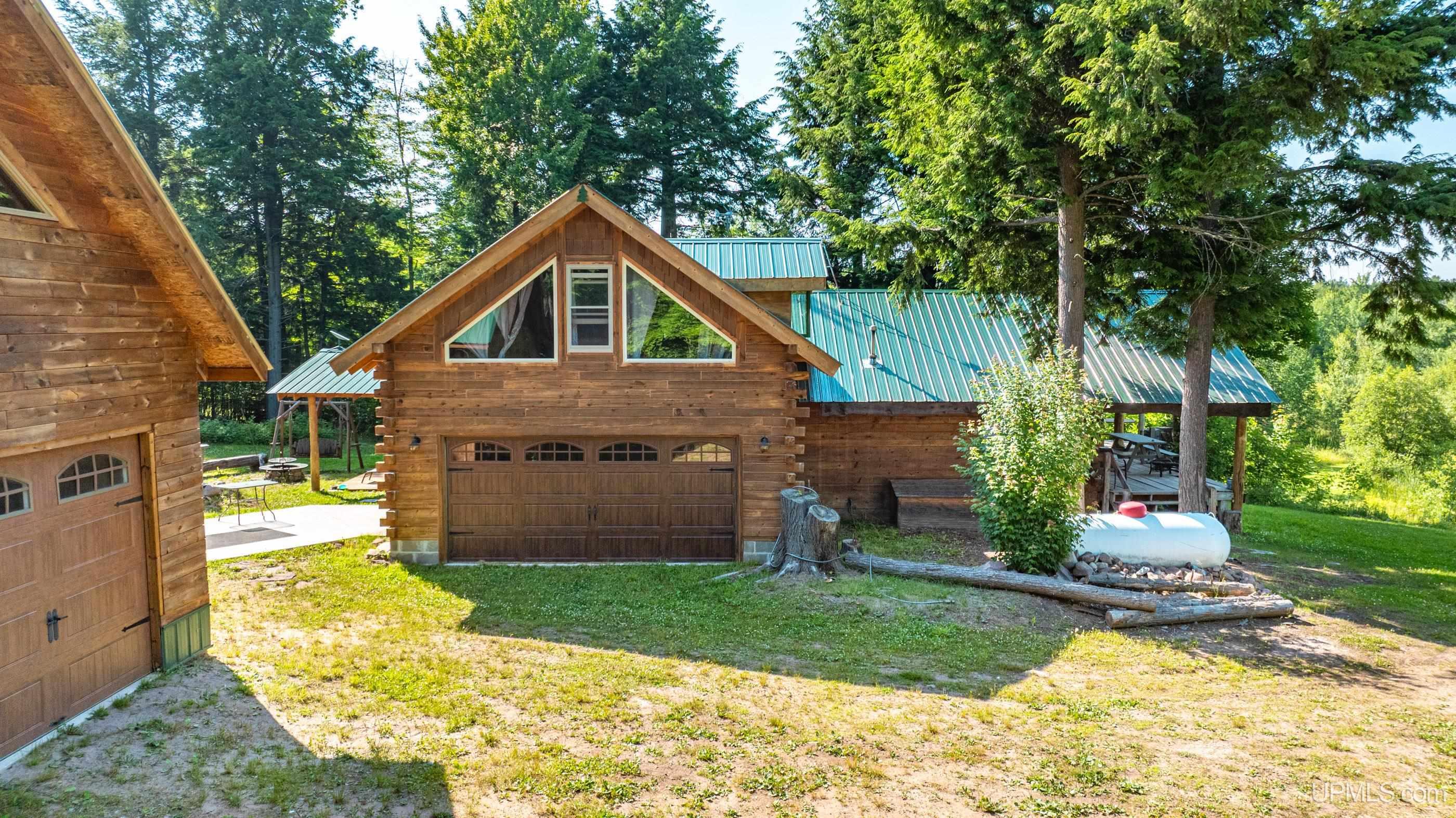 21484 Pinery Cemetery Road Property Photo 12