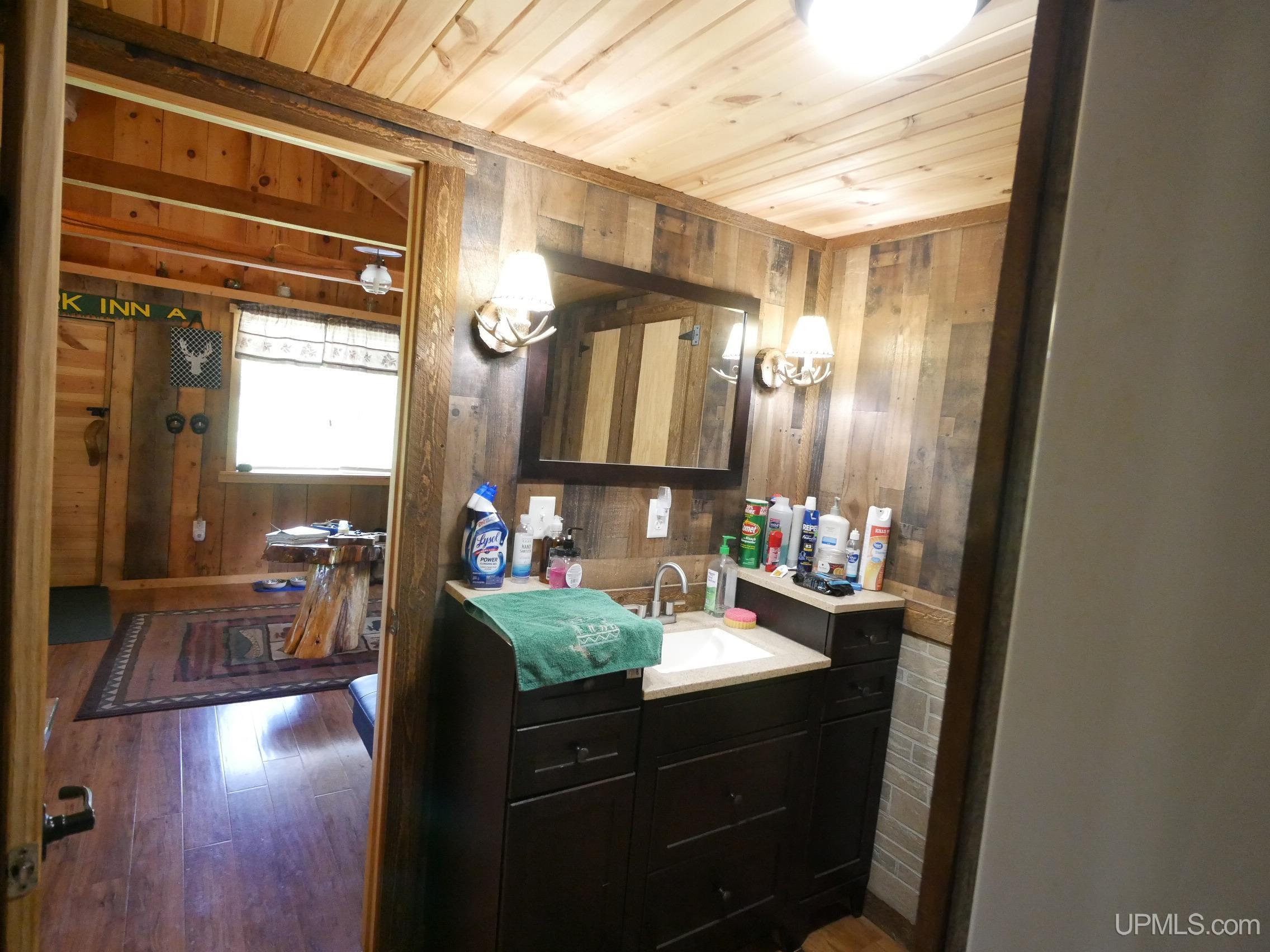 21484 Pinery Cemetery Road Property Photo 25