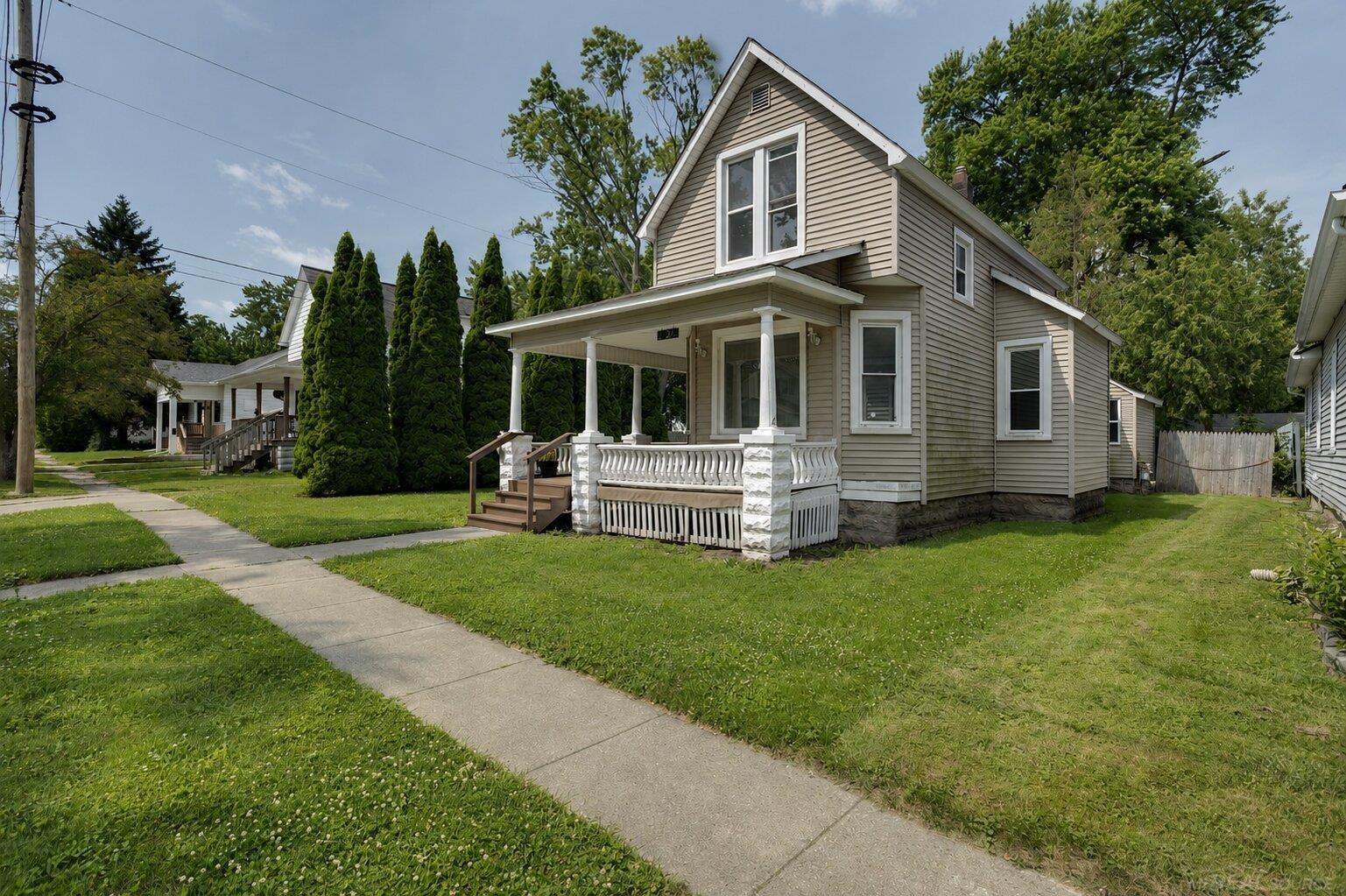 1821 11th Avenue Property Photo 2