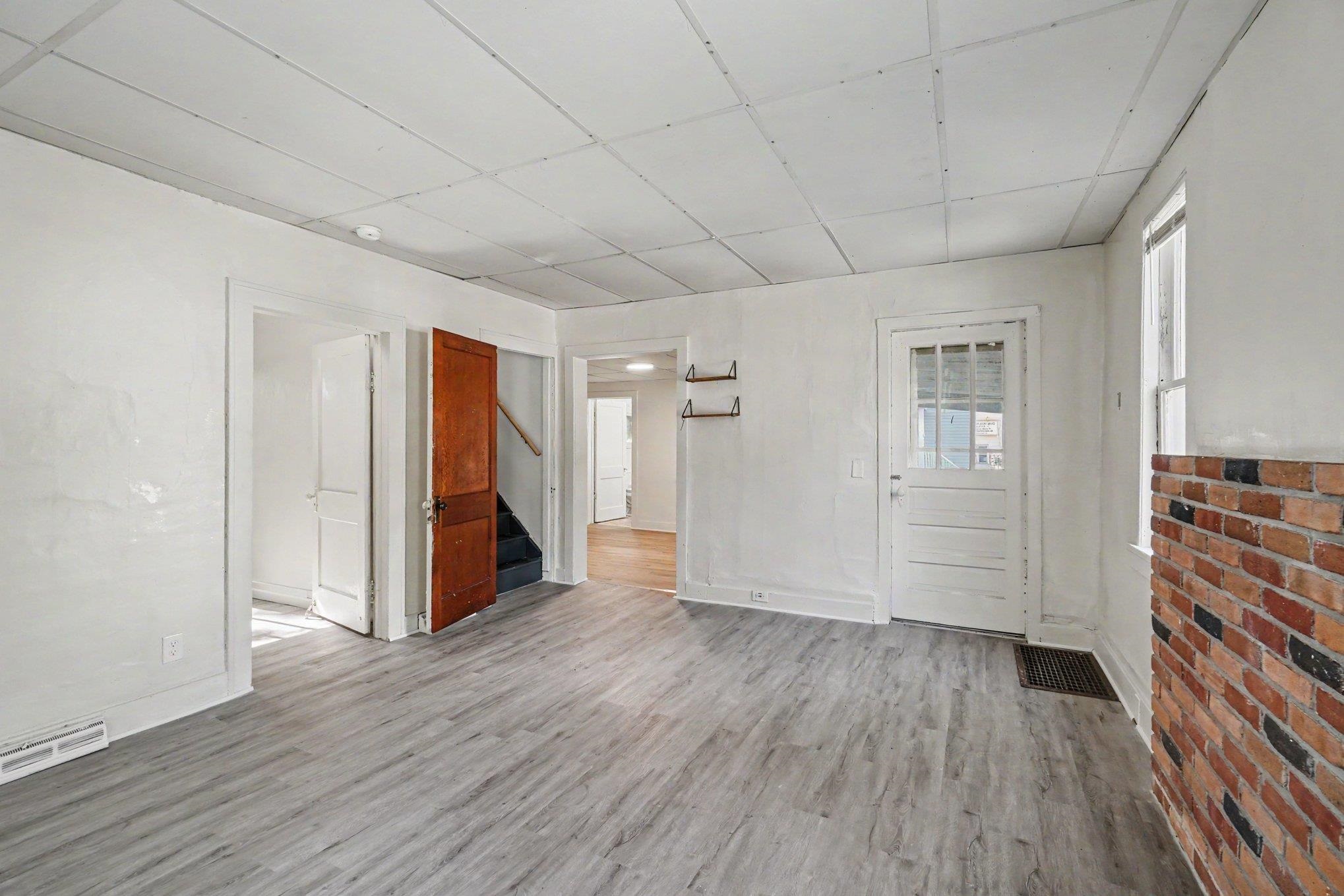 609 N Henry Street Property Photo 4