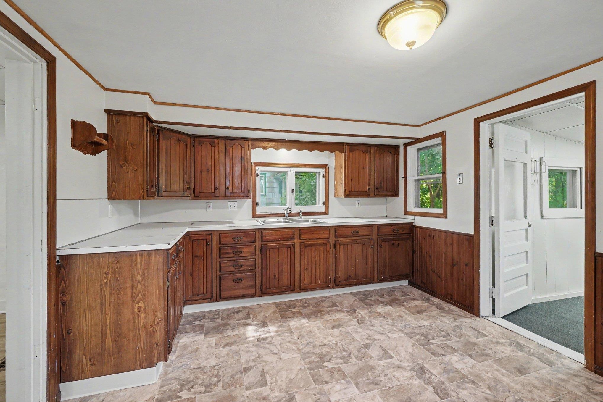 609 N Henry Street Property Photo 6