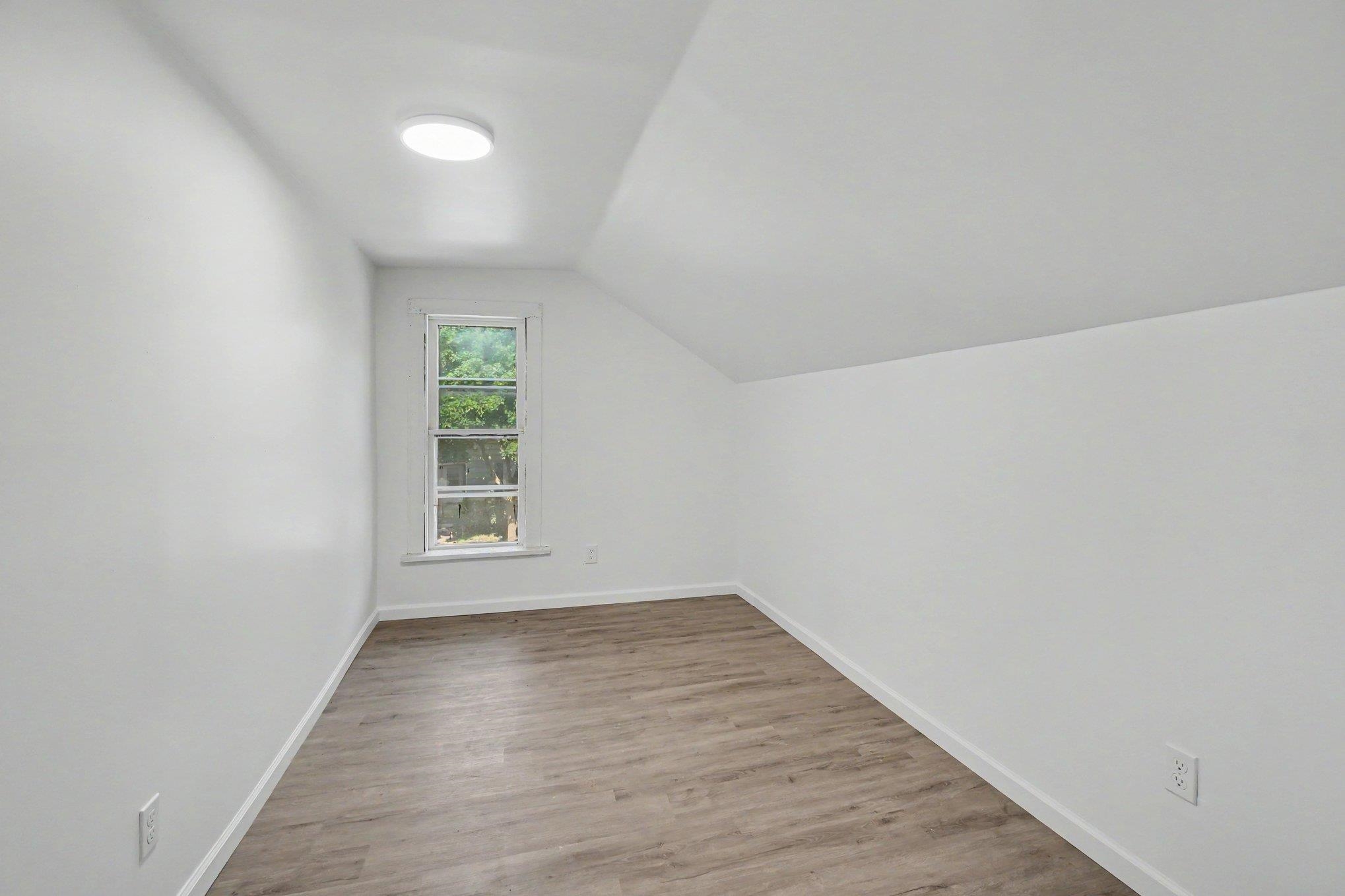 609 N Henry Street Property Photo 13