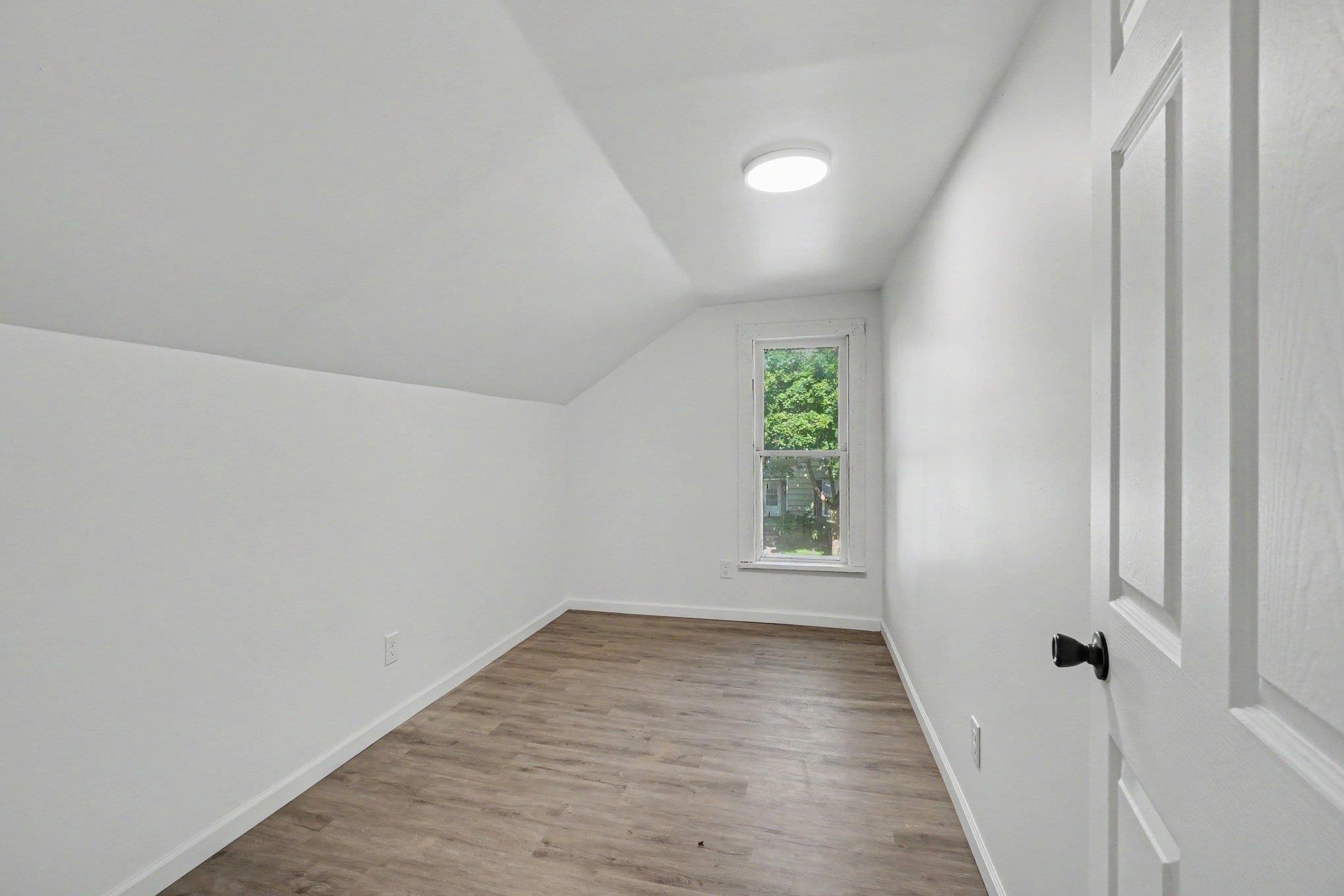 609 N Henry Street Property Photo 14