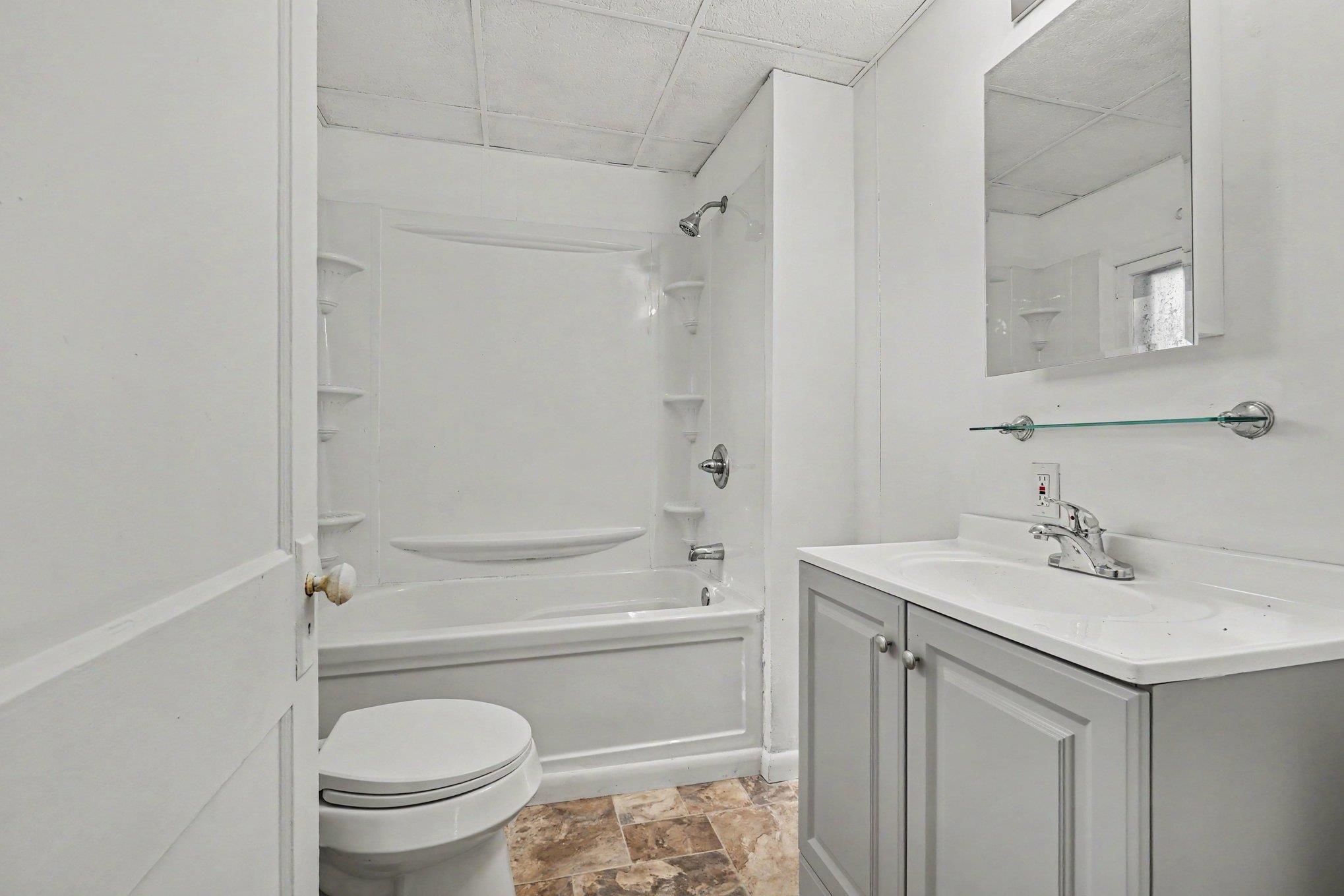 609 N Henry Street Property Photo 15
