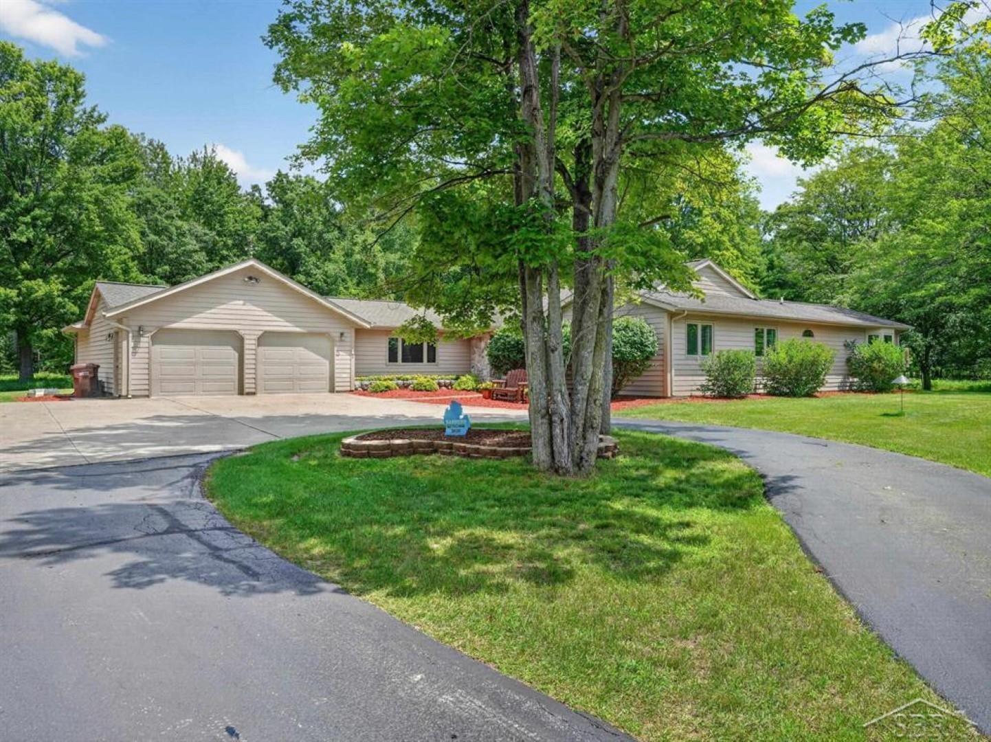 457 E Mier Road Property Photo 1