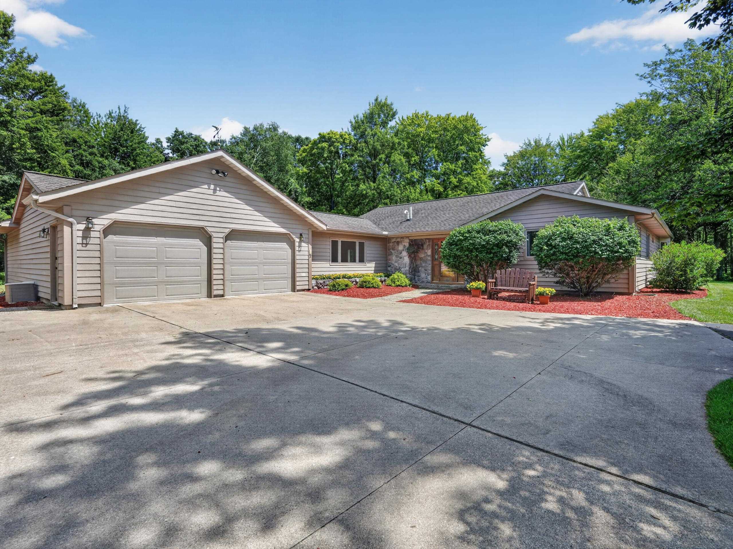 457 E Mier Road Property Photo 2