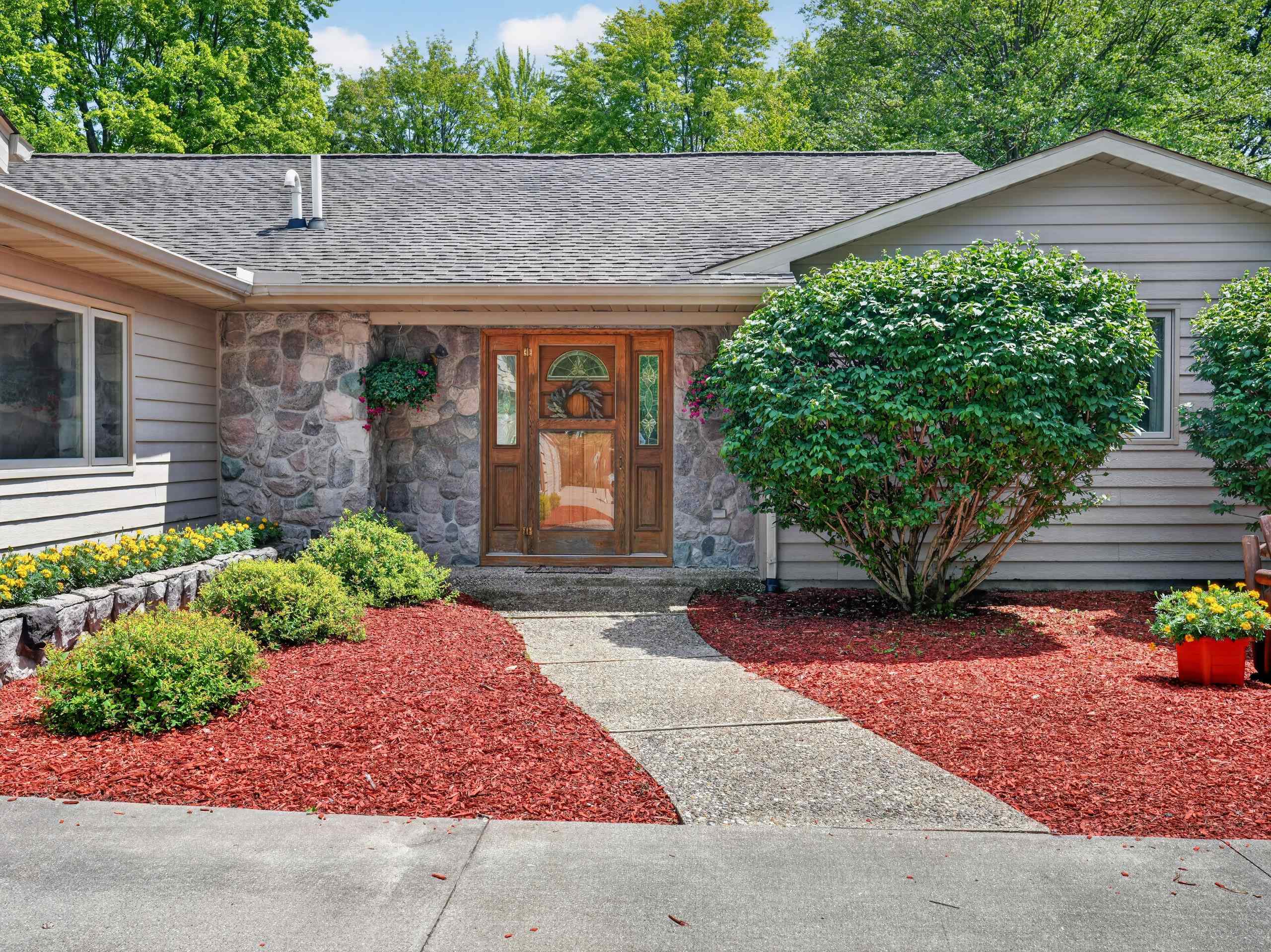 457 E Mier Road Property Photo 3