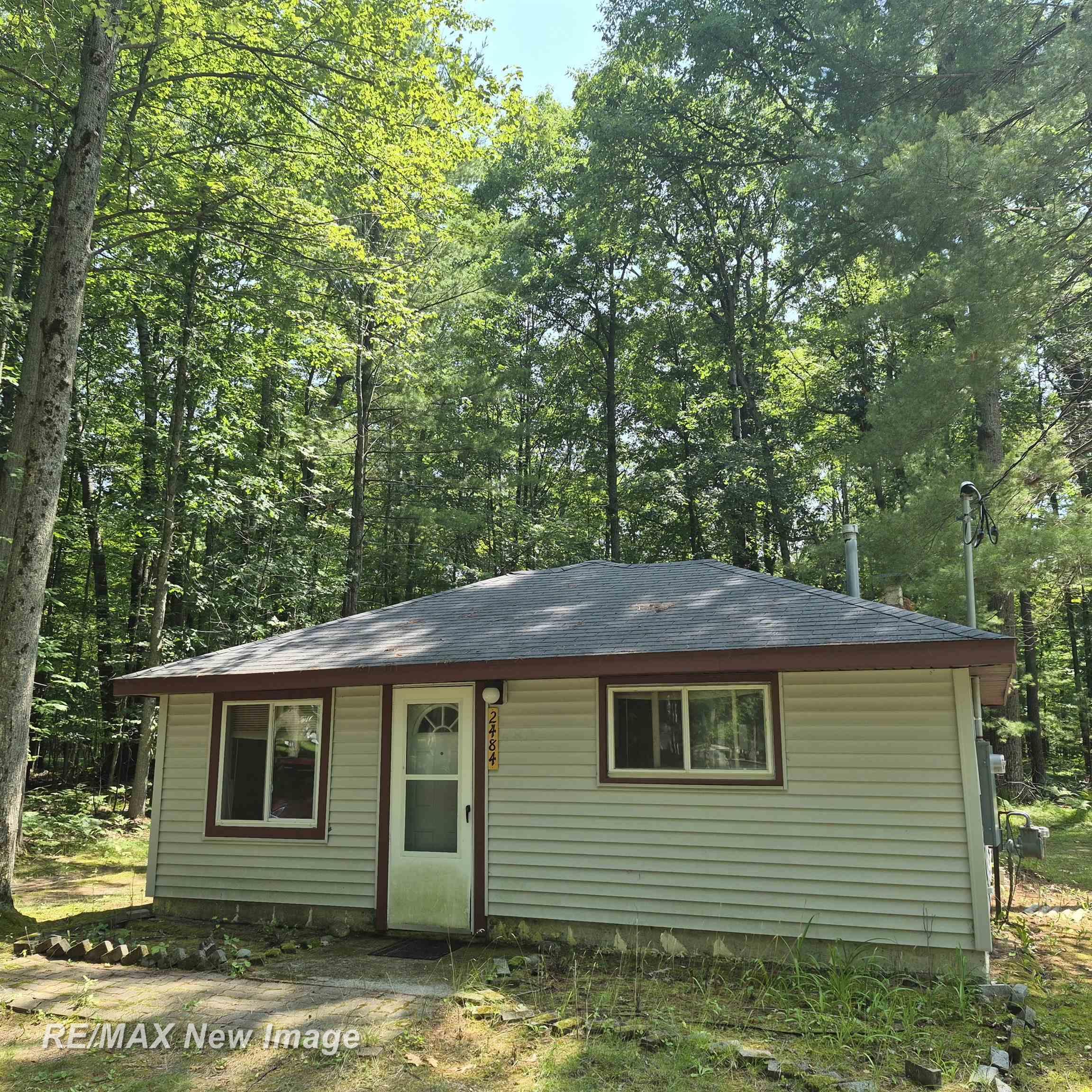 2484 Larry Drive Property Photo 1