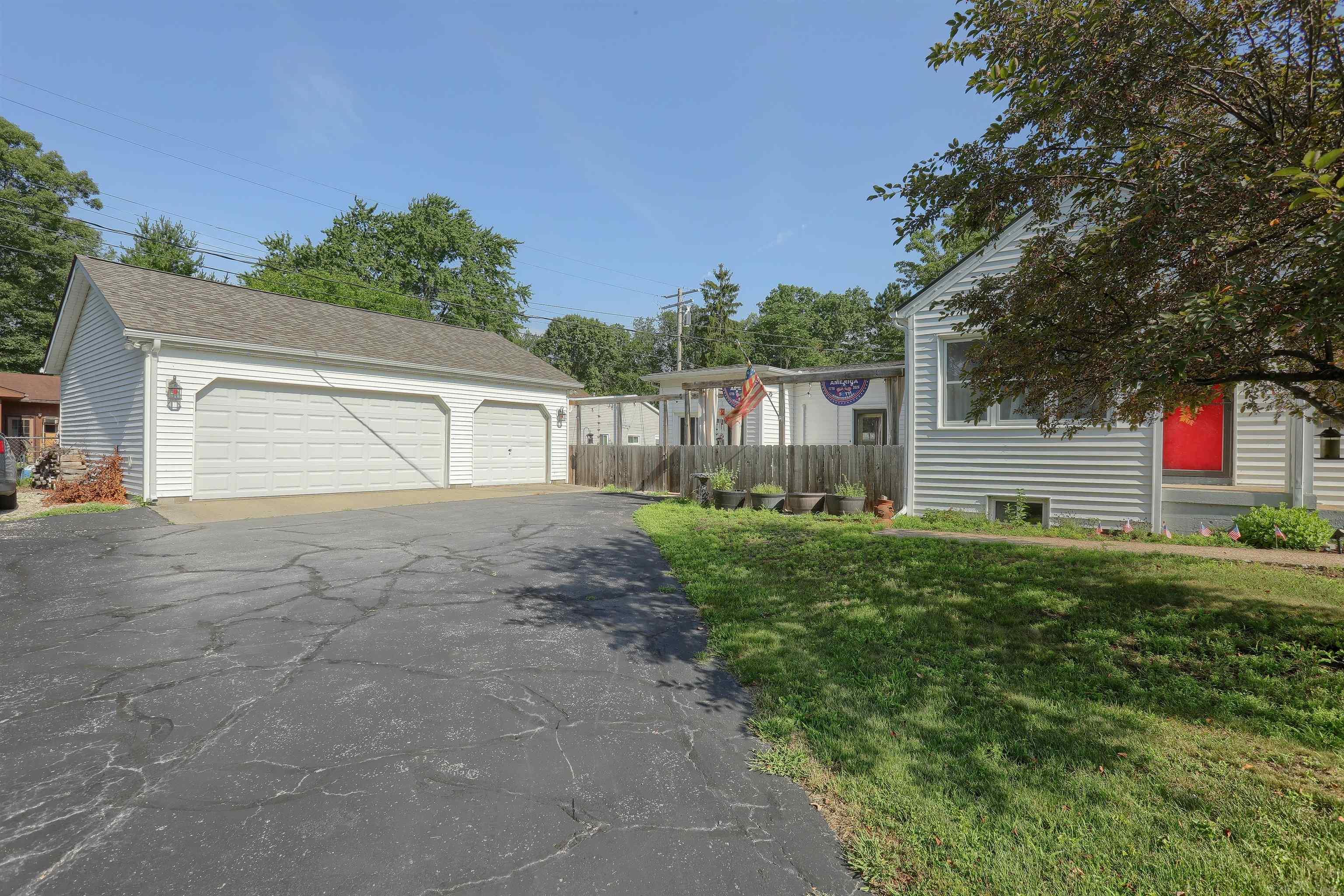 1945 Saint Clair Blvd Boulevard Property Photo 2