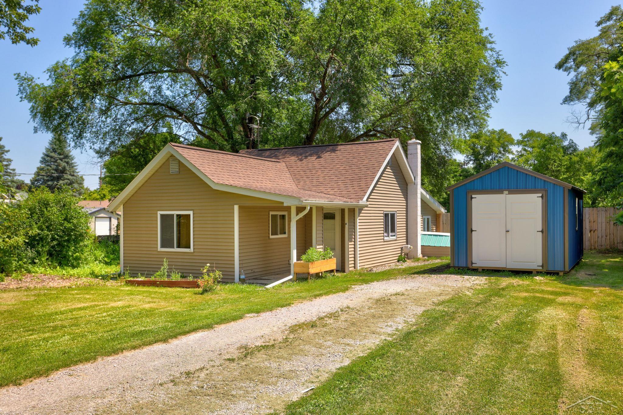 1177 S Poseyville Road Property Photo 1