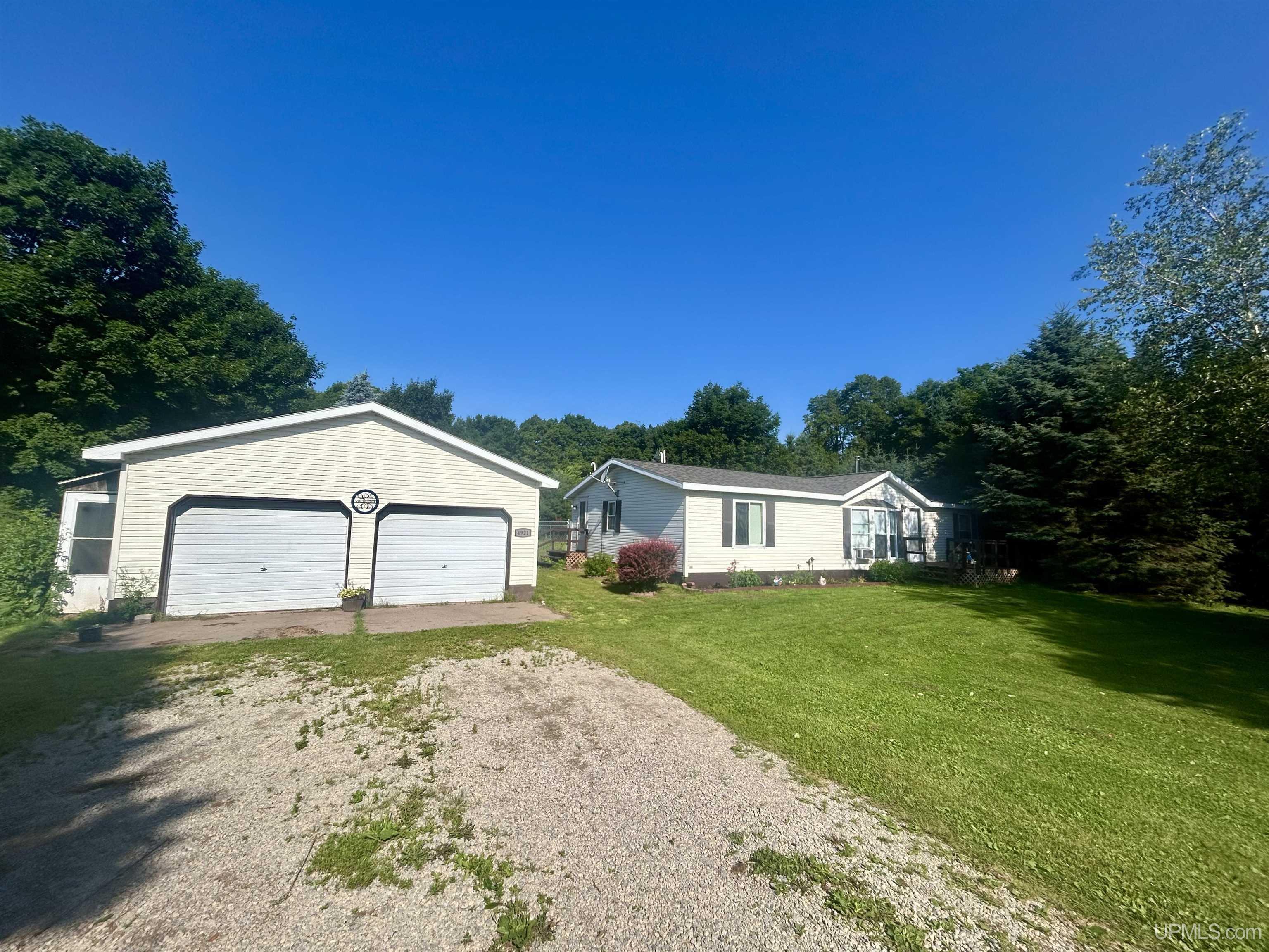 N4921 Et Road Property Photo 1
