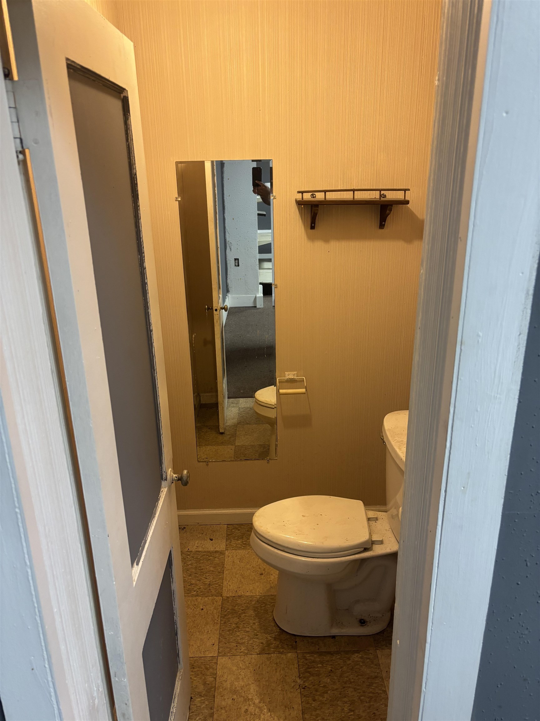 2211 S Saginaw Street Property Photo 4