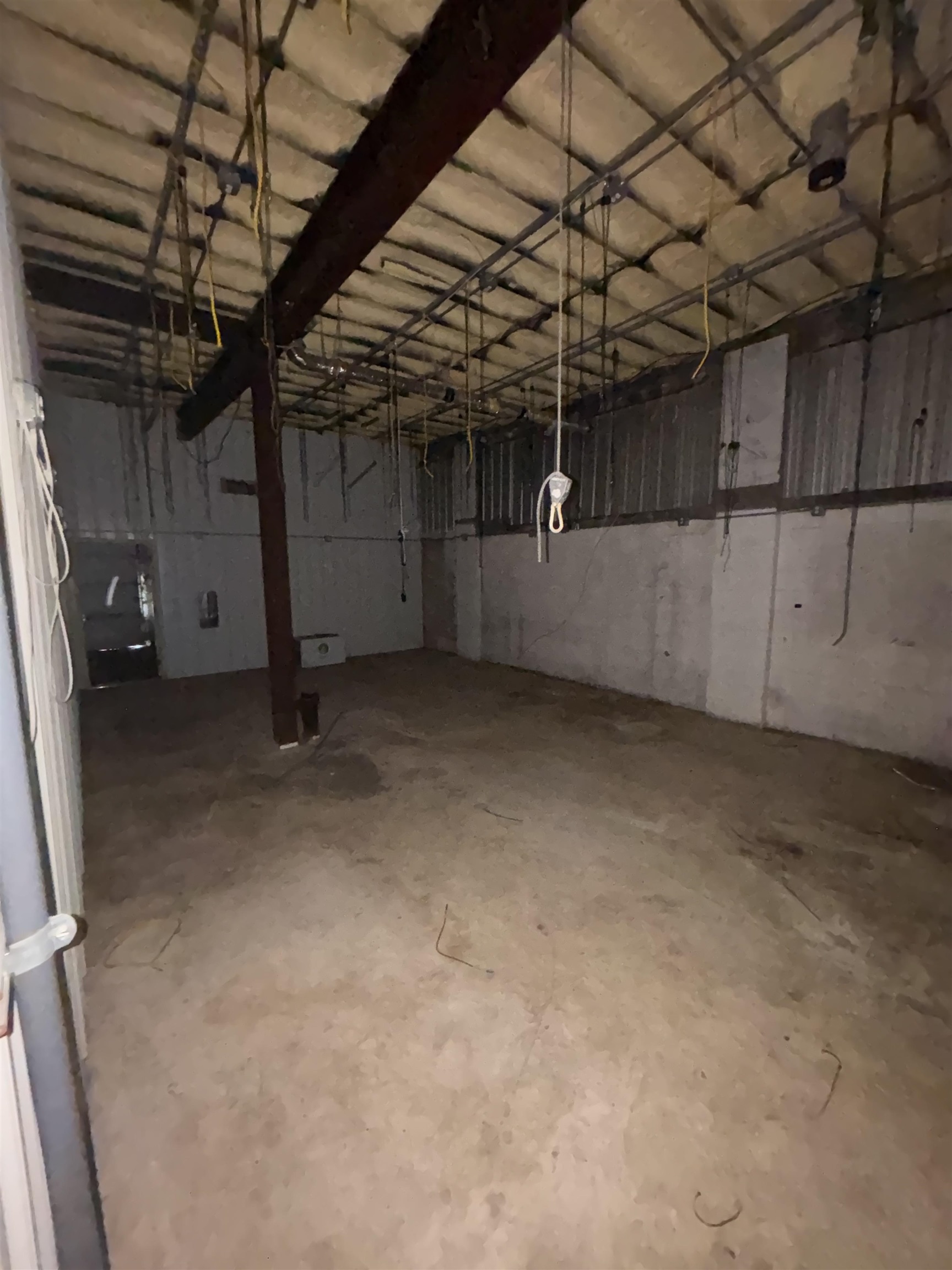 2211 S Saginaw Street Property Photo 7