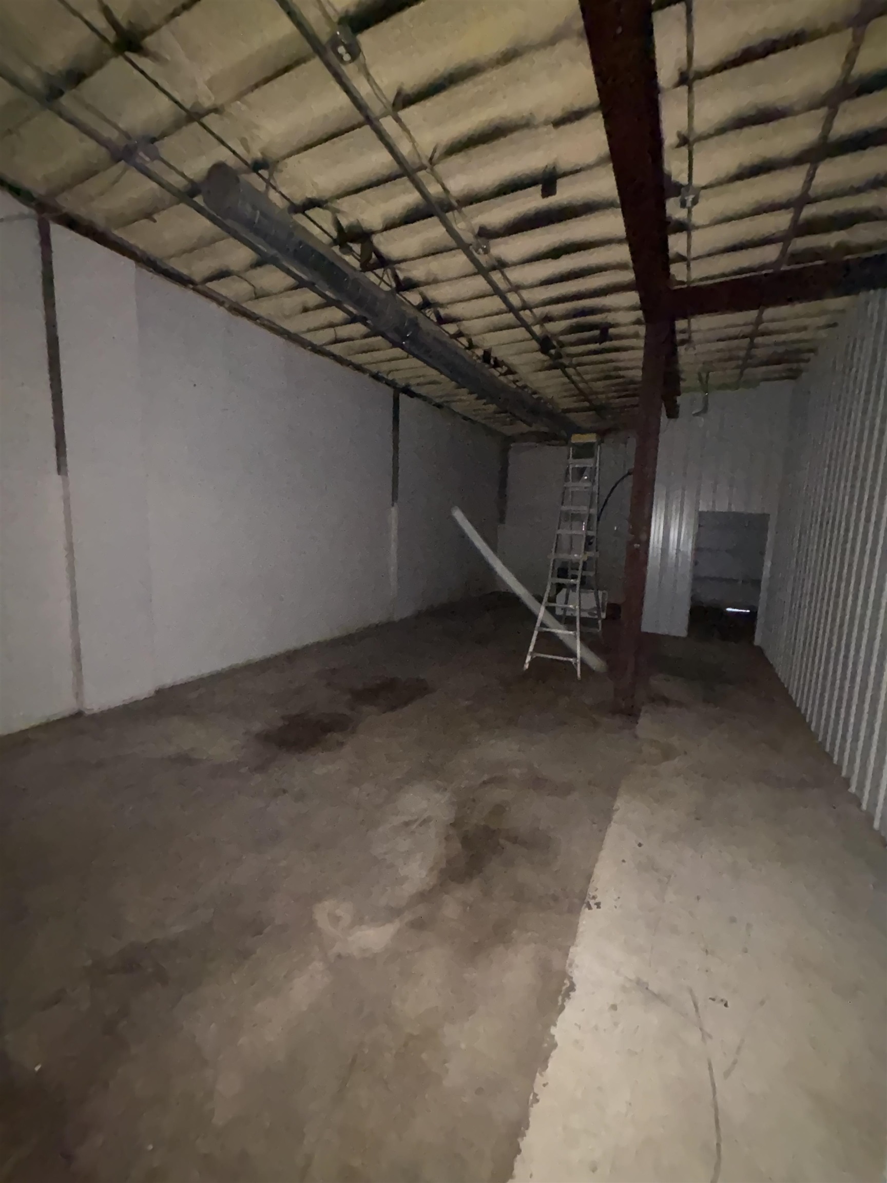 2211 S Saginaw Street Property Photo 8