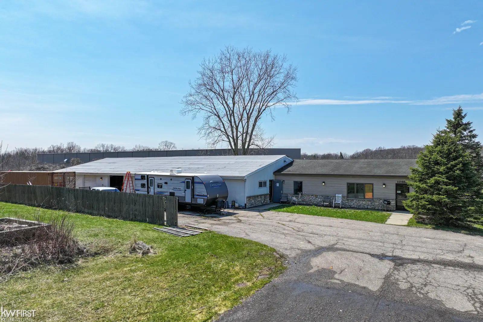10460 N Holly Road Property Photo 2