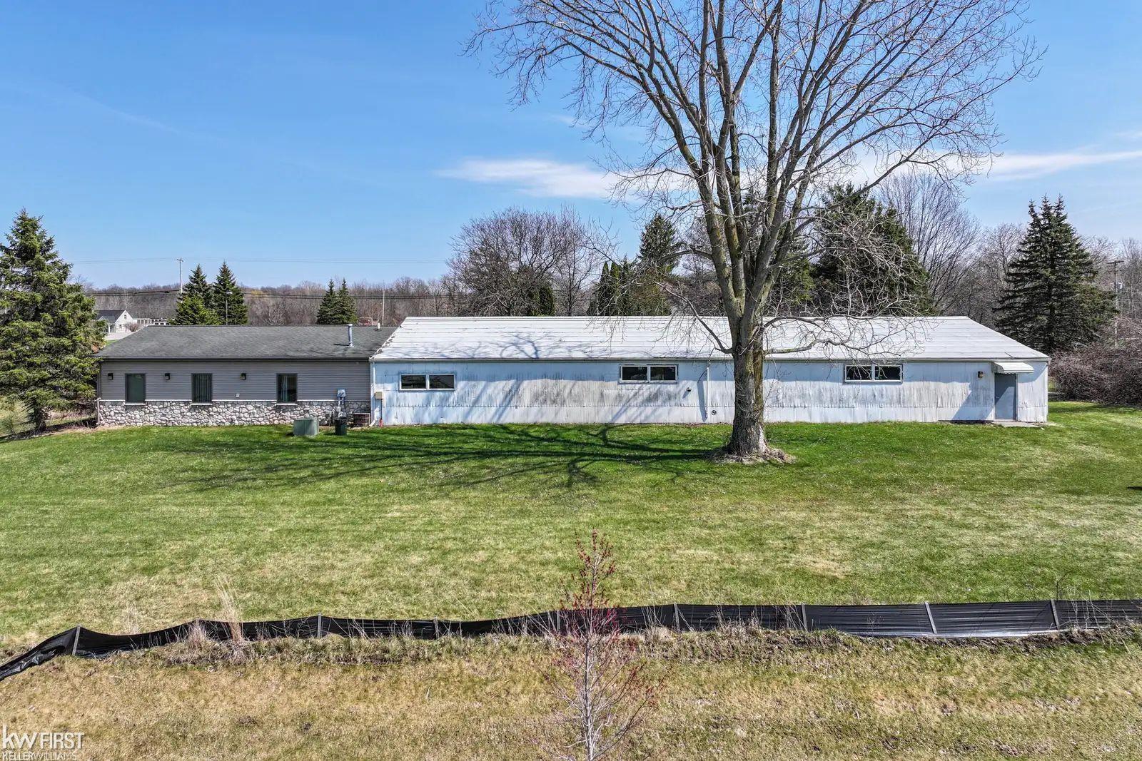 10460 N Holly Road Property Photo 3