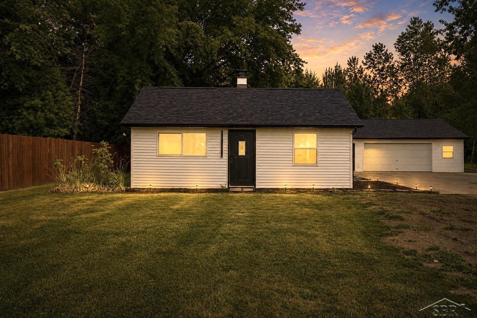 9095 East Road Property Photo 3