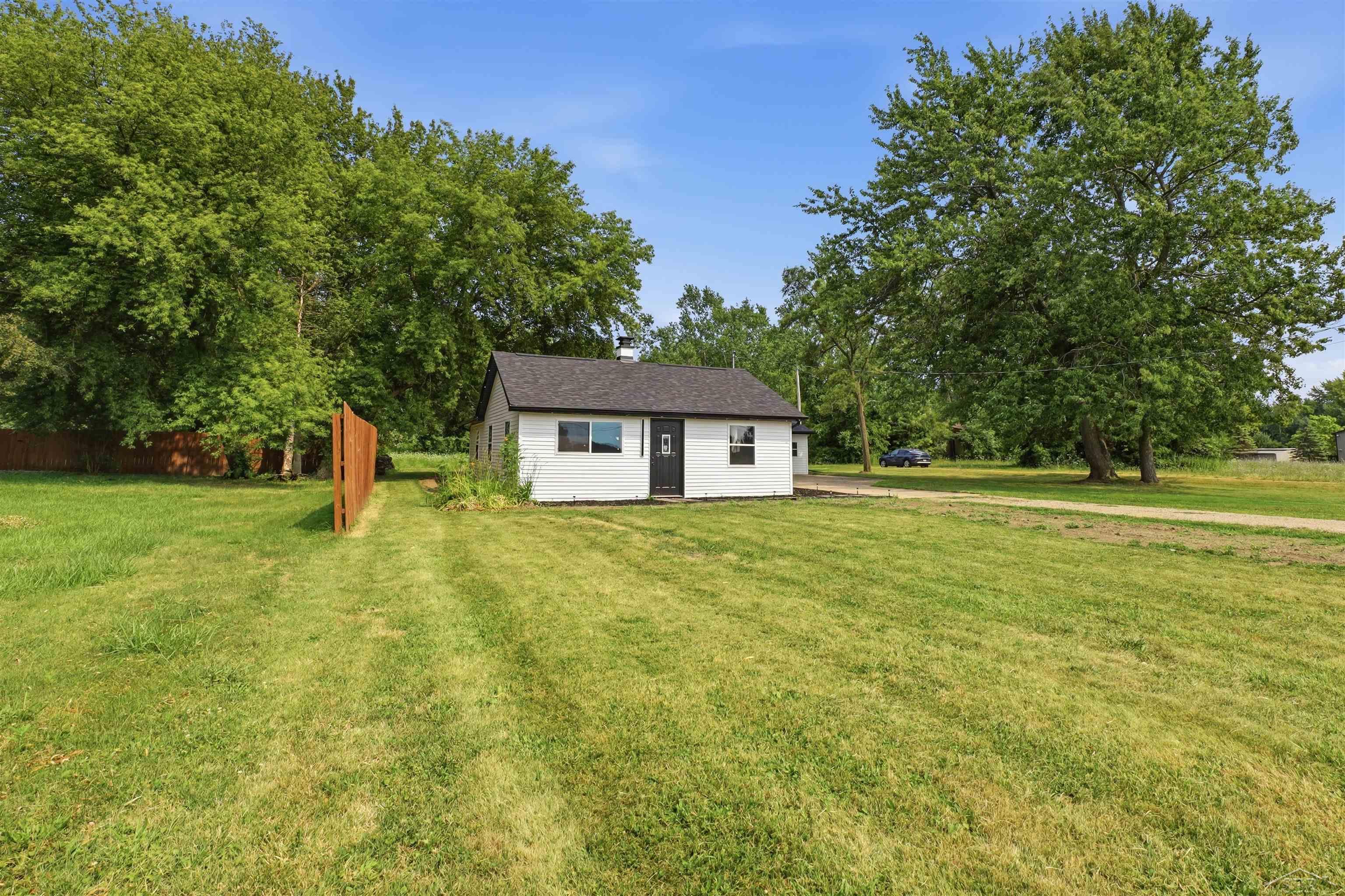 9095 East Road Property Photo 6