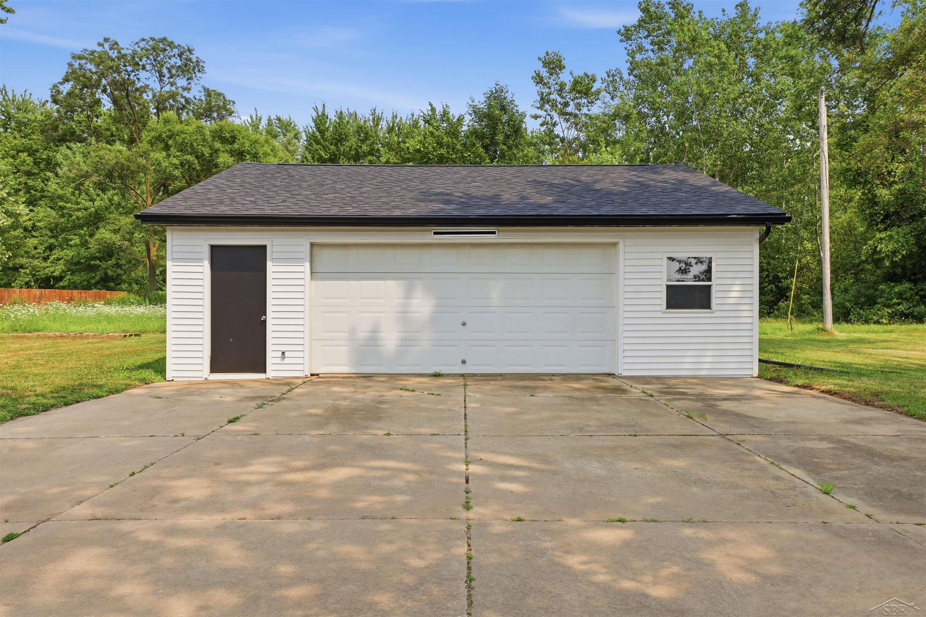 9095 East Road Property Photo 12