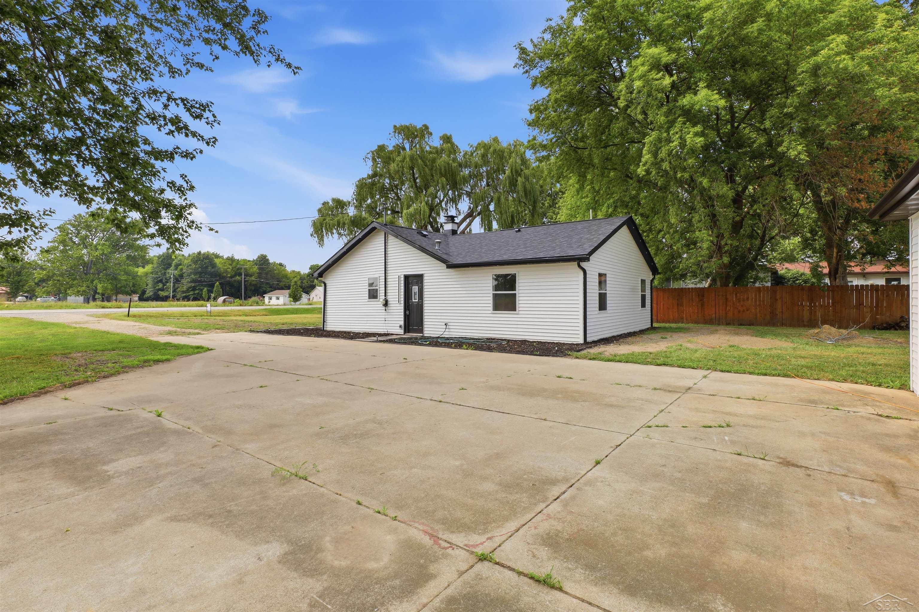 9095 East Road Property Photo 13