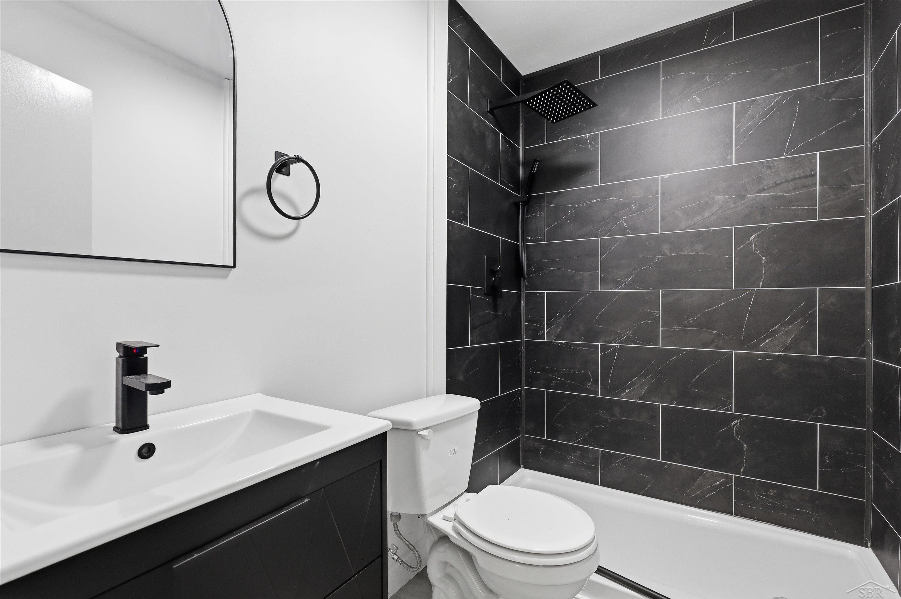 9095 East Road Property Photo 23
