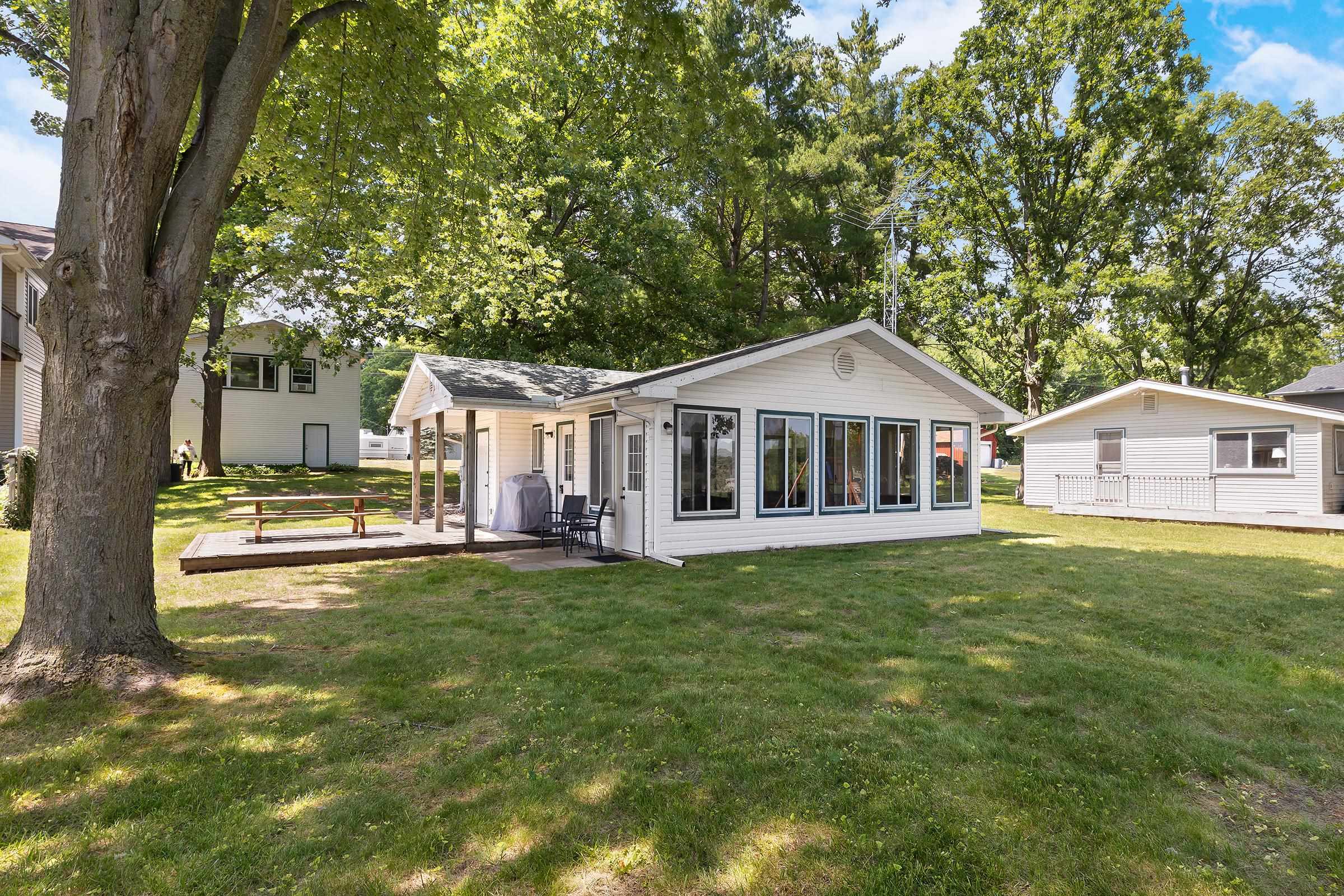5423 Oakridge Drive Property Photo 1