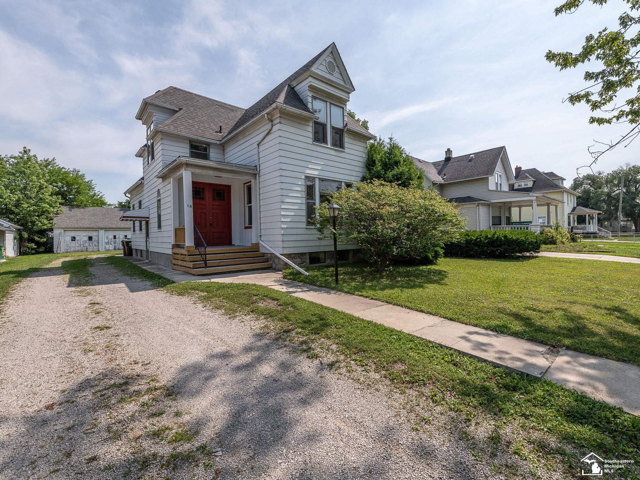 18 W Noble Avenue Property Photo 1