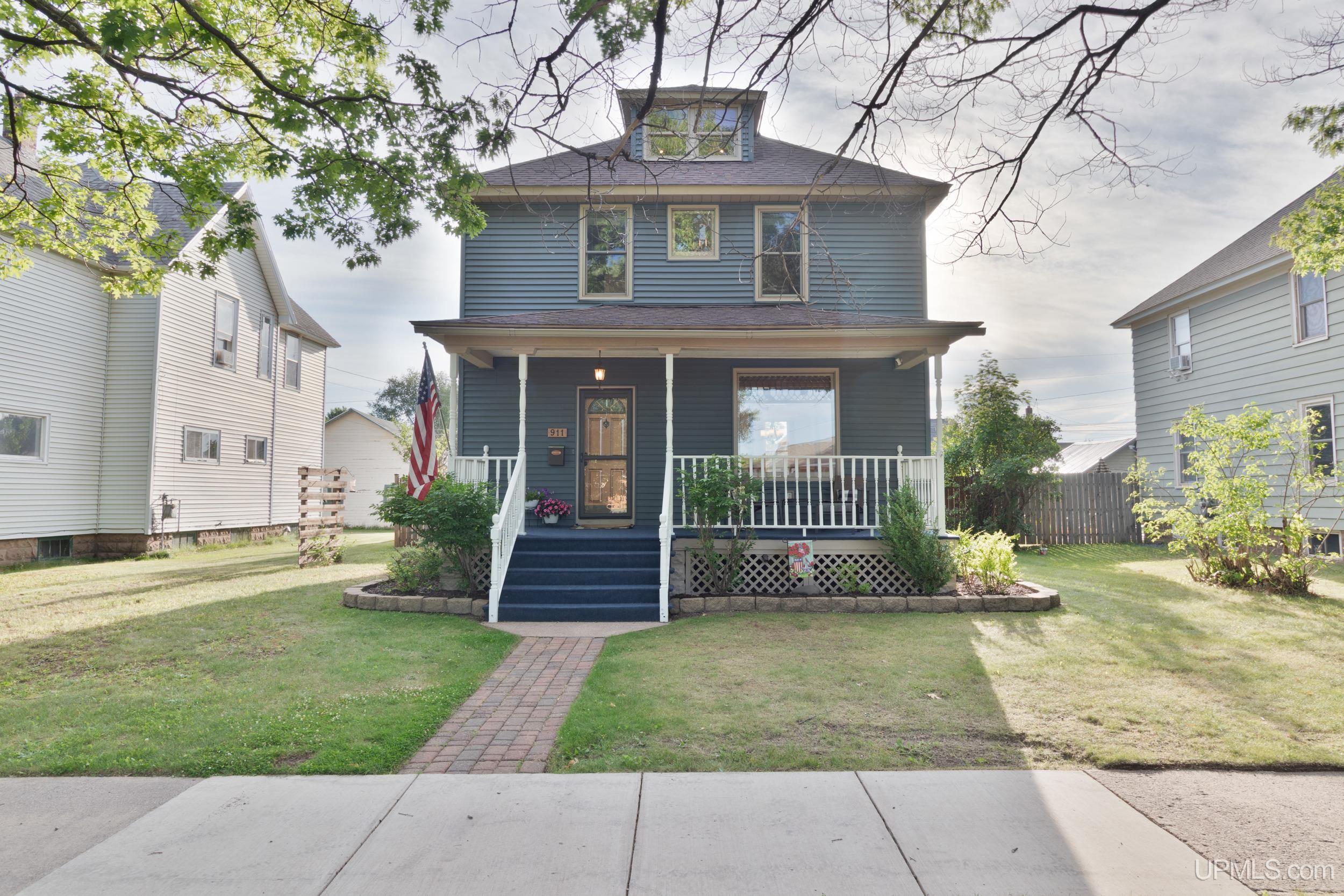 911 Oak Street Property Photo 1