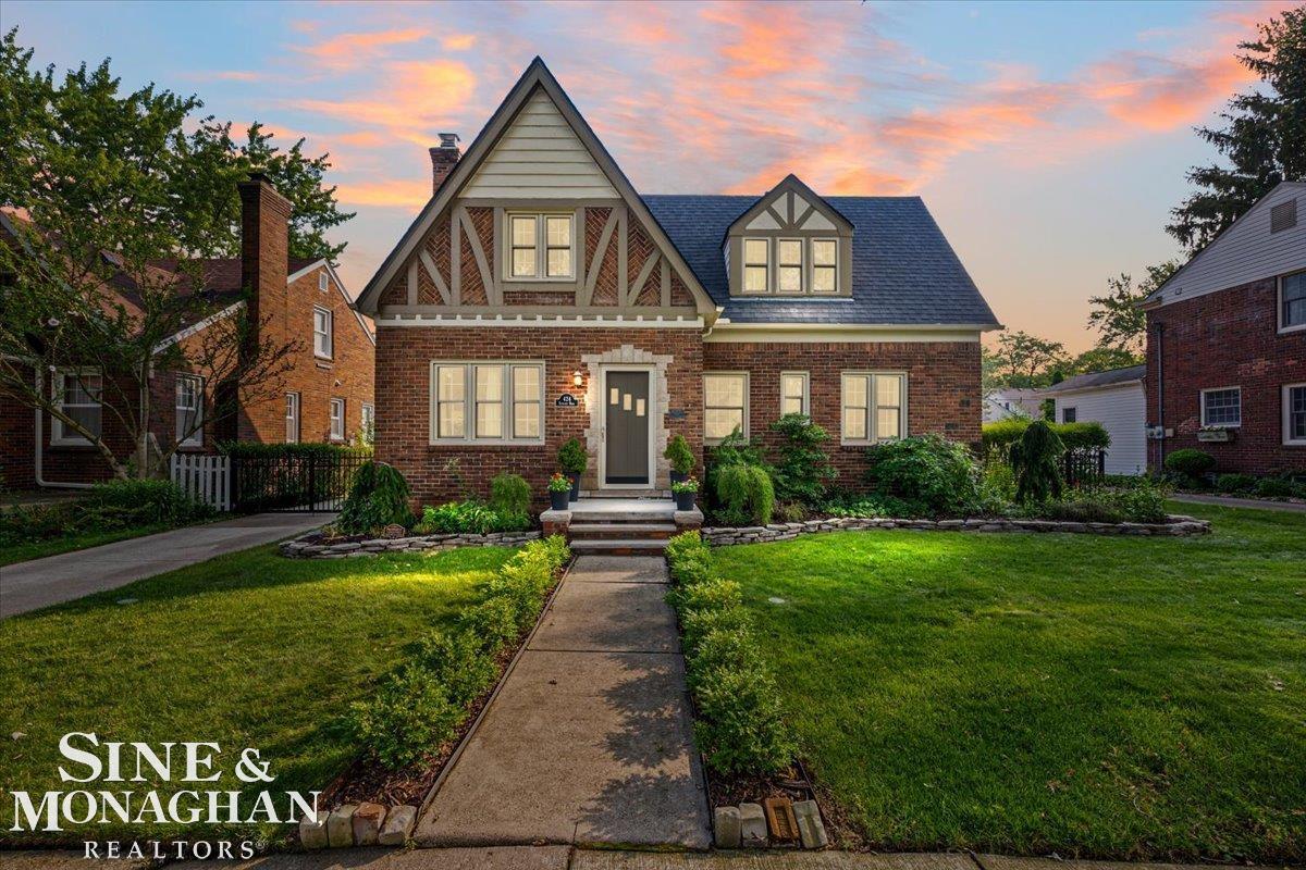 424 Touraine Road Property Photo 1