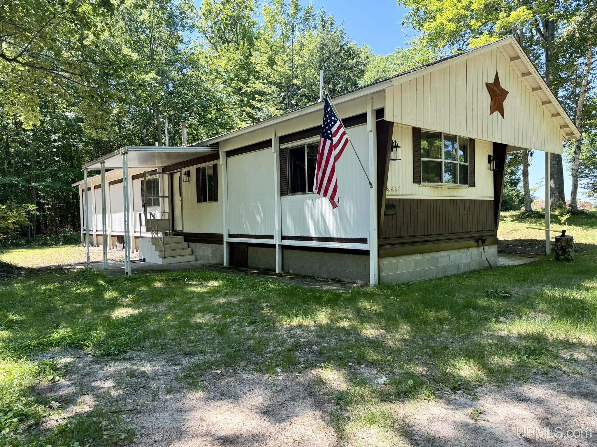8923 00.25 Road Property Photo 1