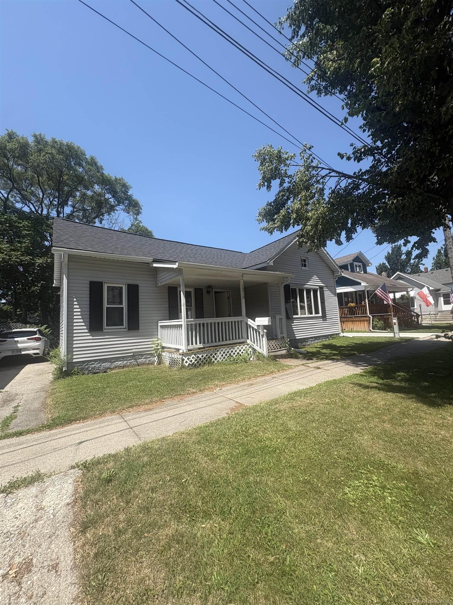 1210 S Monroe Street Property Photo 1