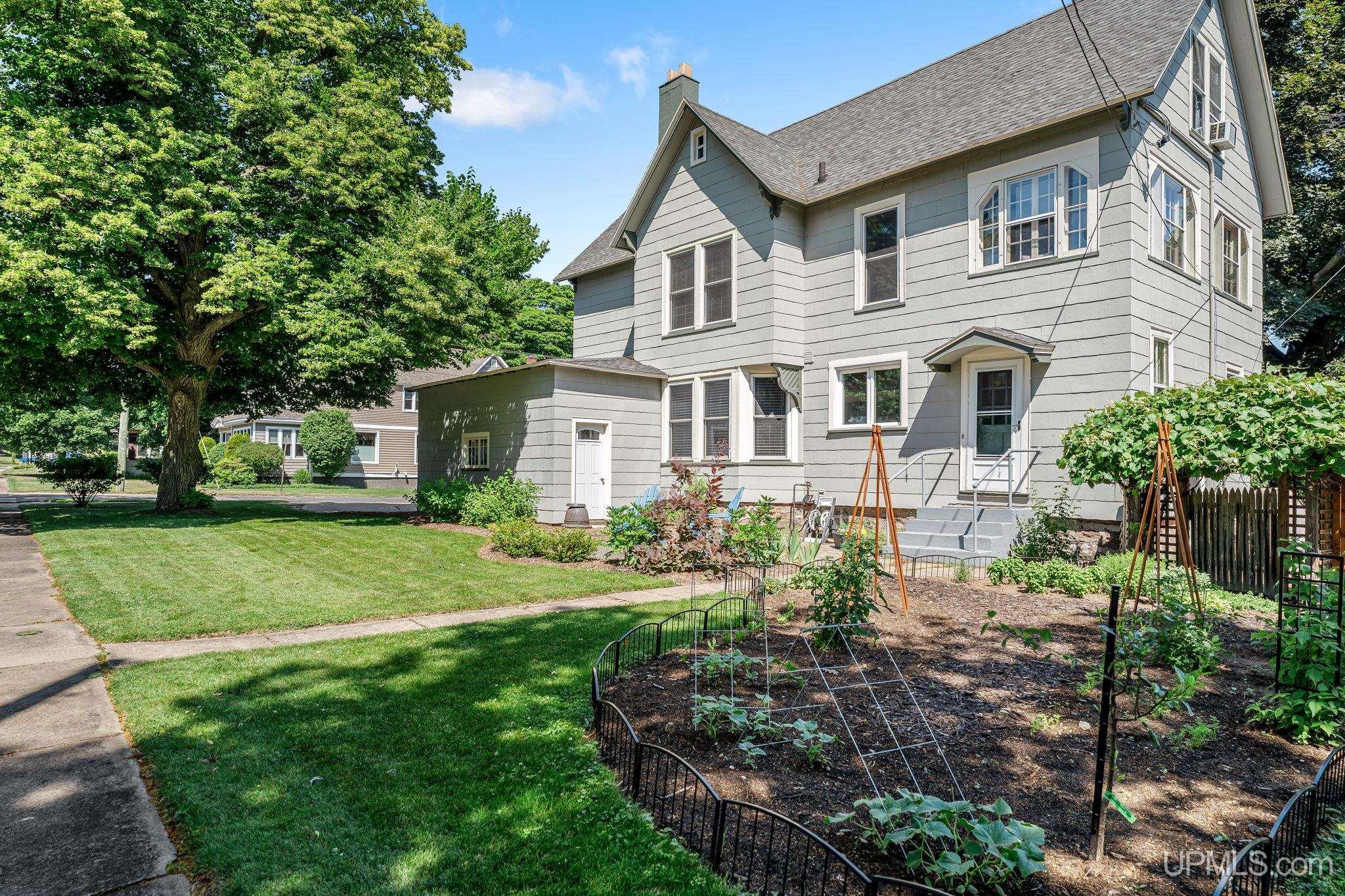 602 Spruce Street Property Photo 4