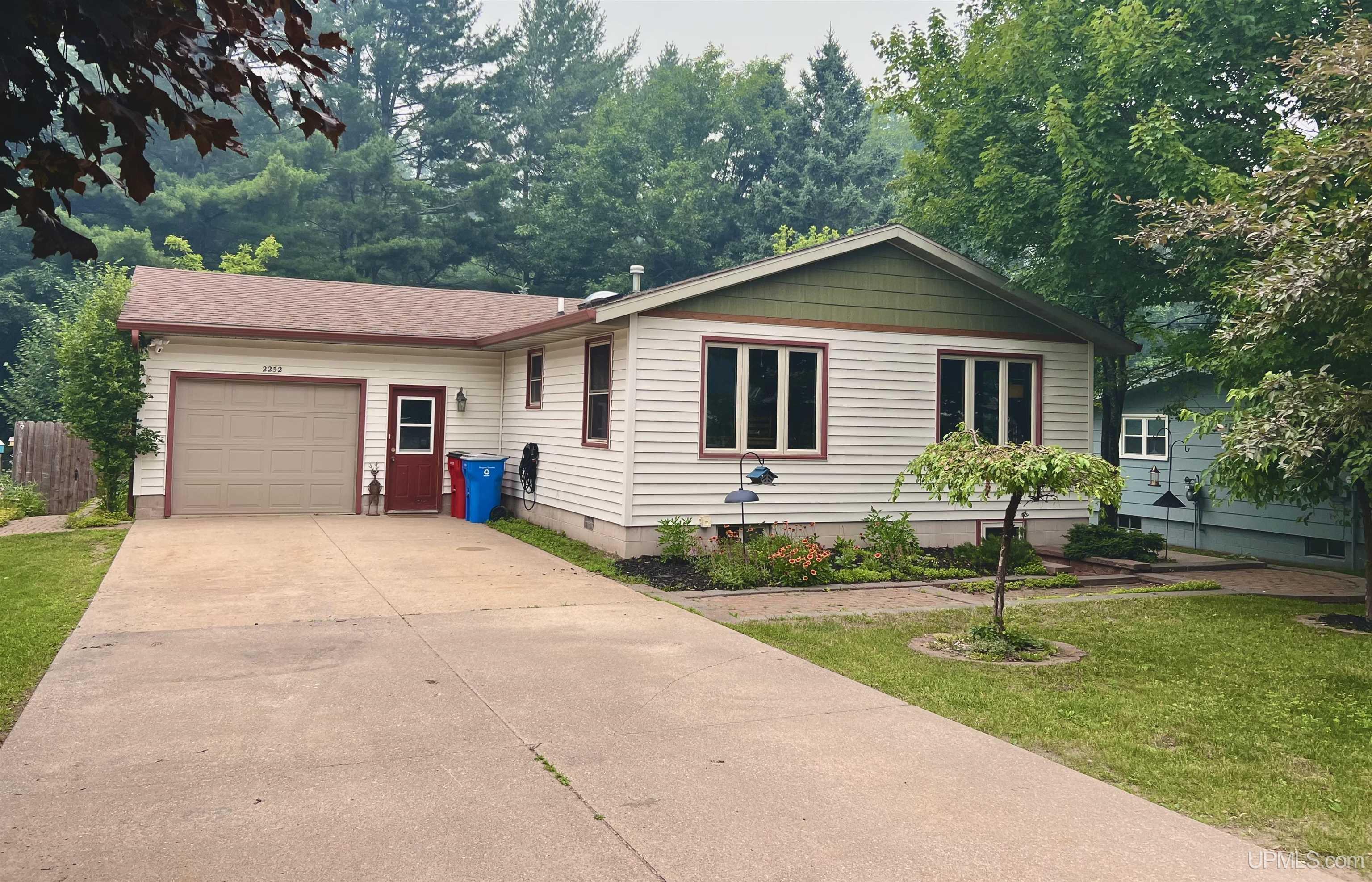 2252 Huron Street Property Photo 1