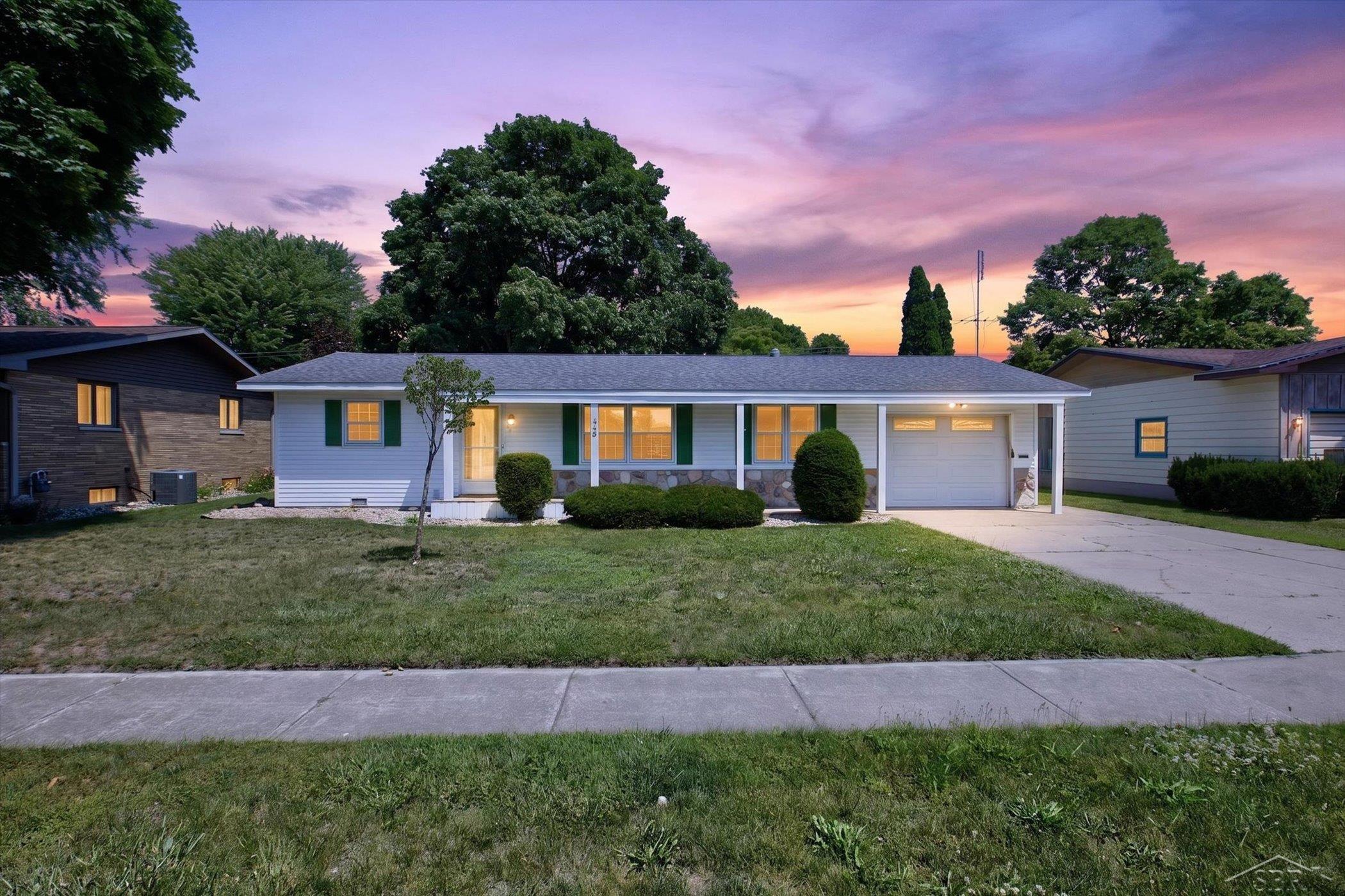 445 Henry Street Property Photo 1