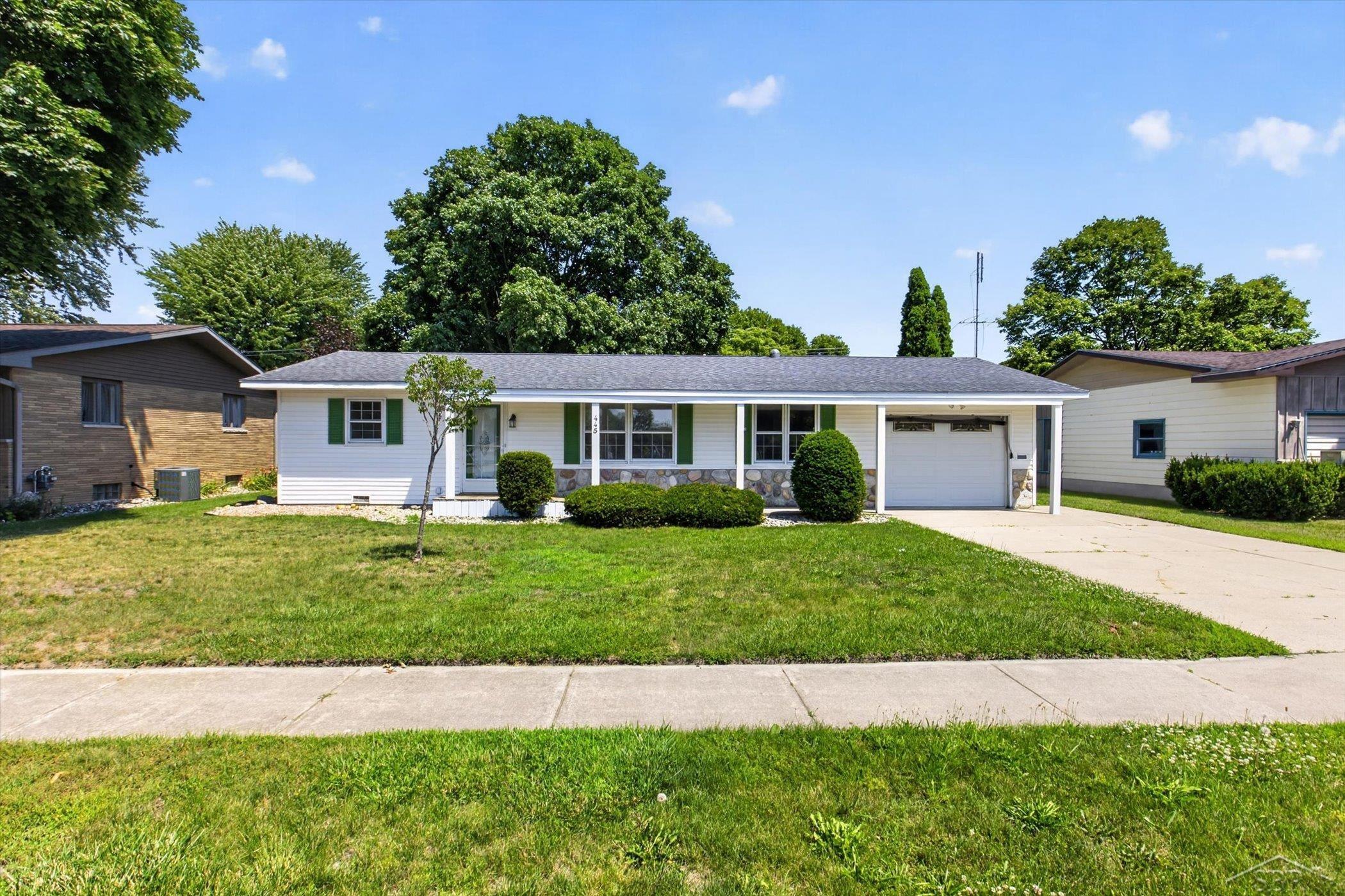 445 Henry Street Property Photo 2