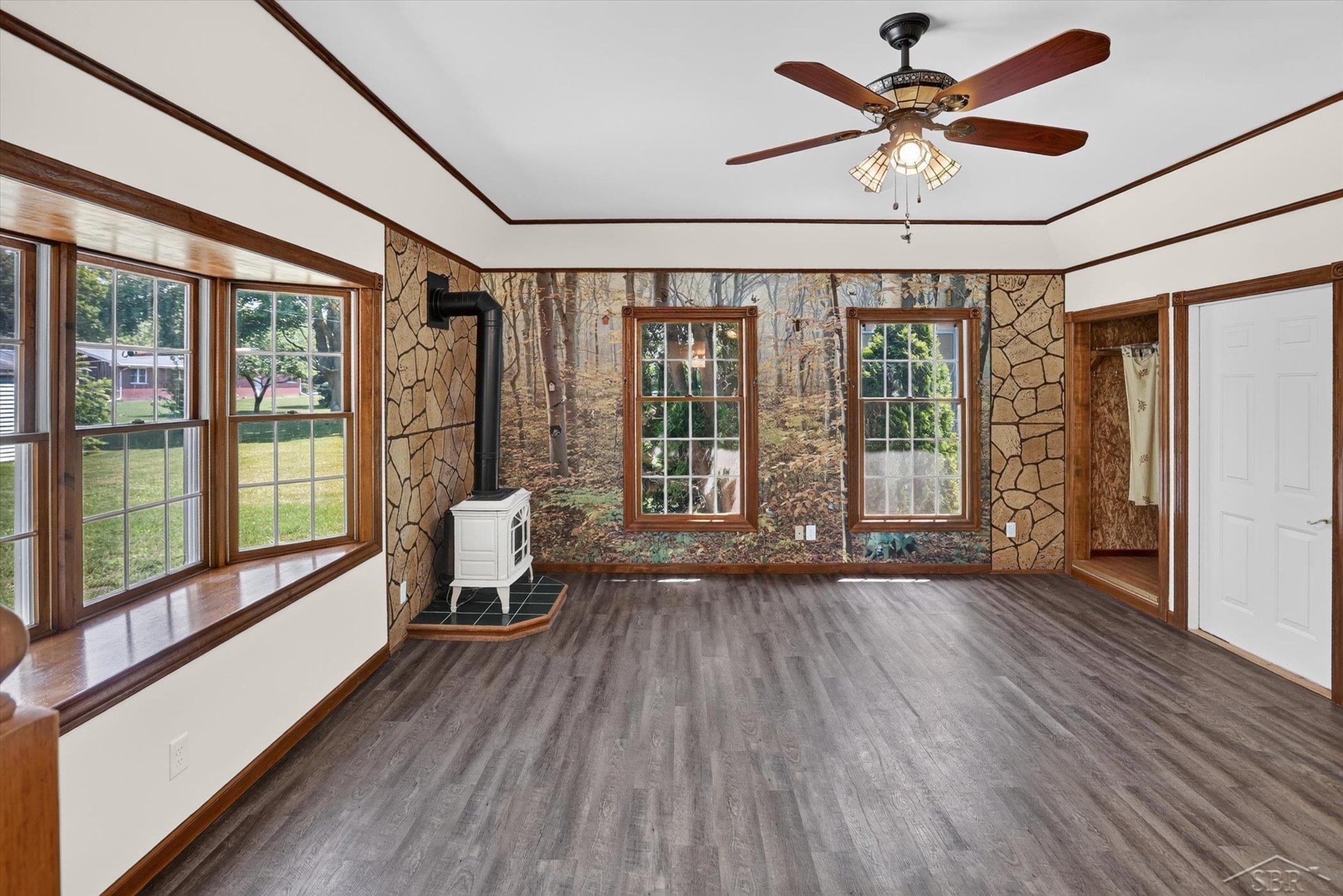 445 Henry Street Property Photo 9
