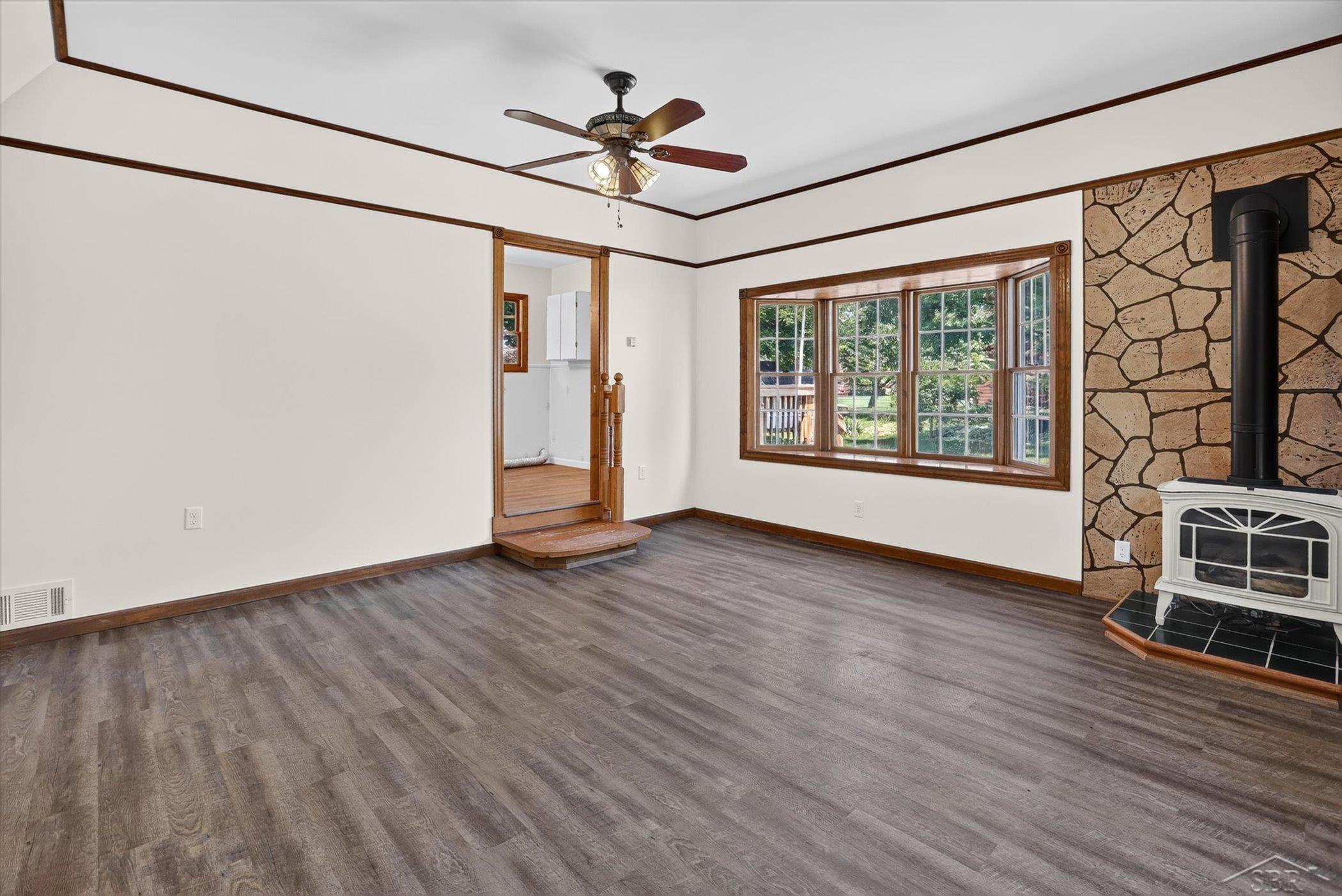 445 Henry Street Property Photo 11
