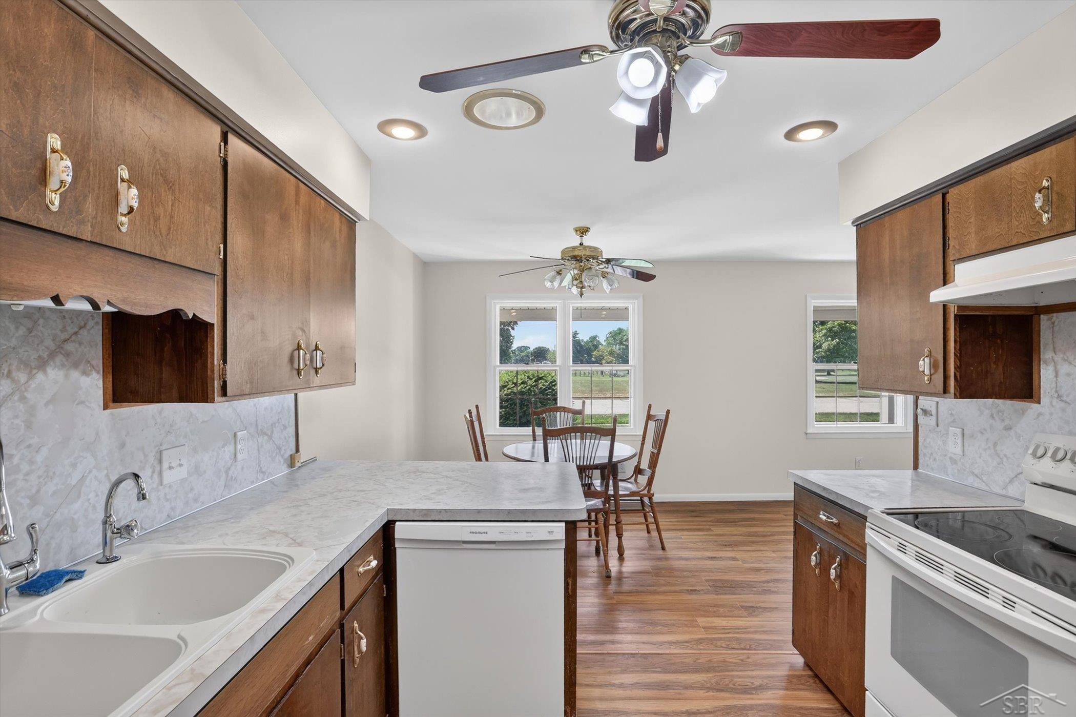 445 Henry Street Property Photo 14