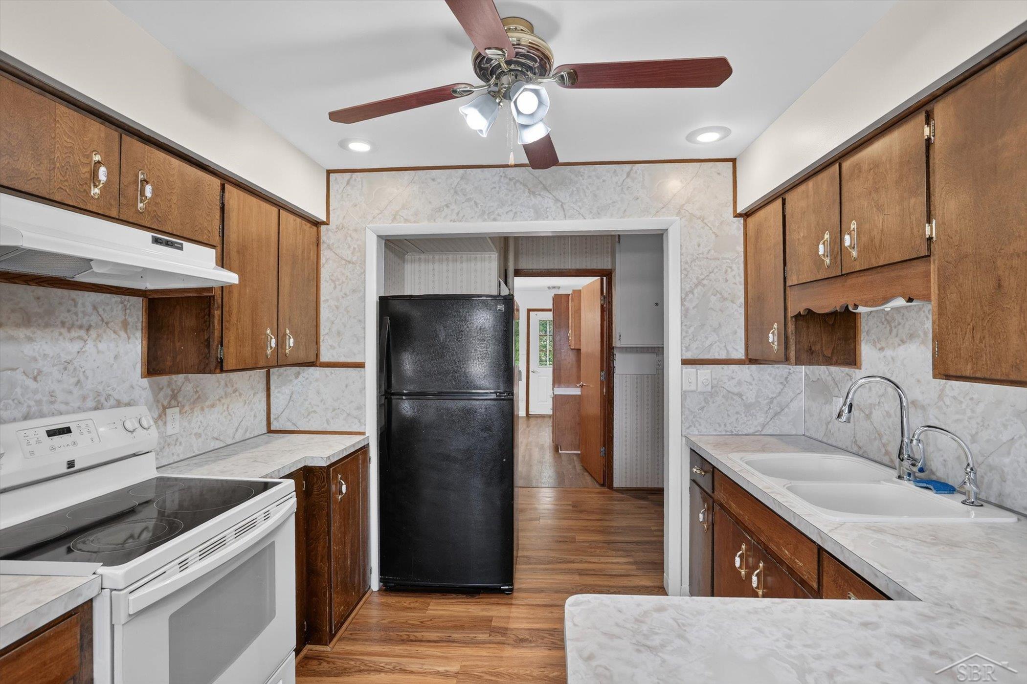 445 Henry Street Property Photo 16