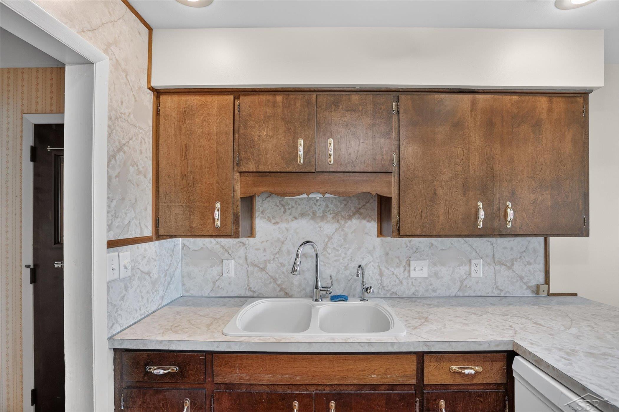 445 Henry Street Property Photo 18