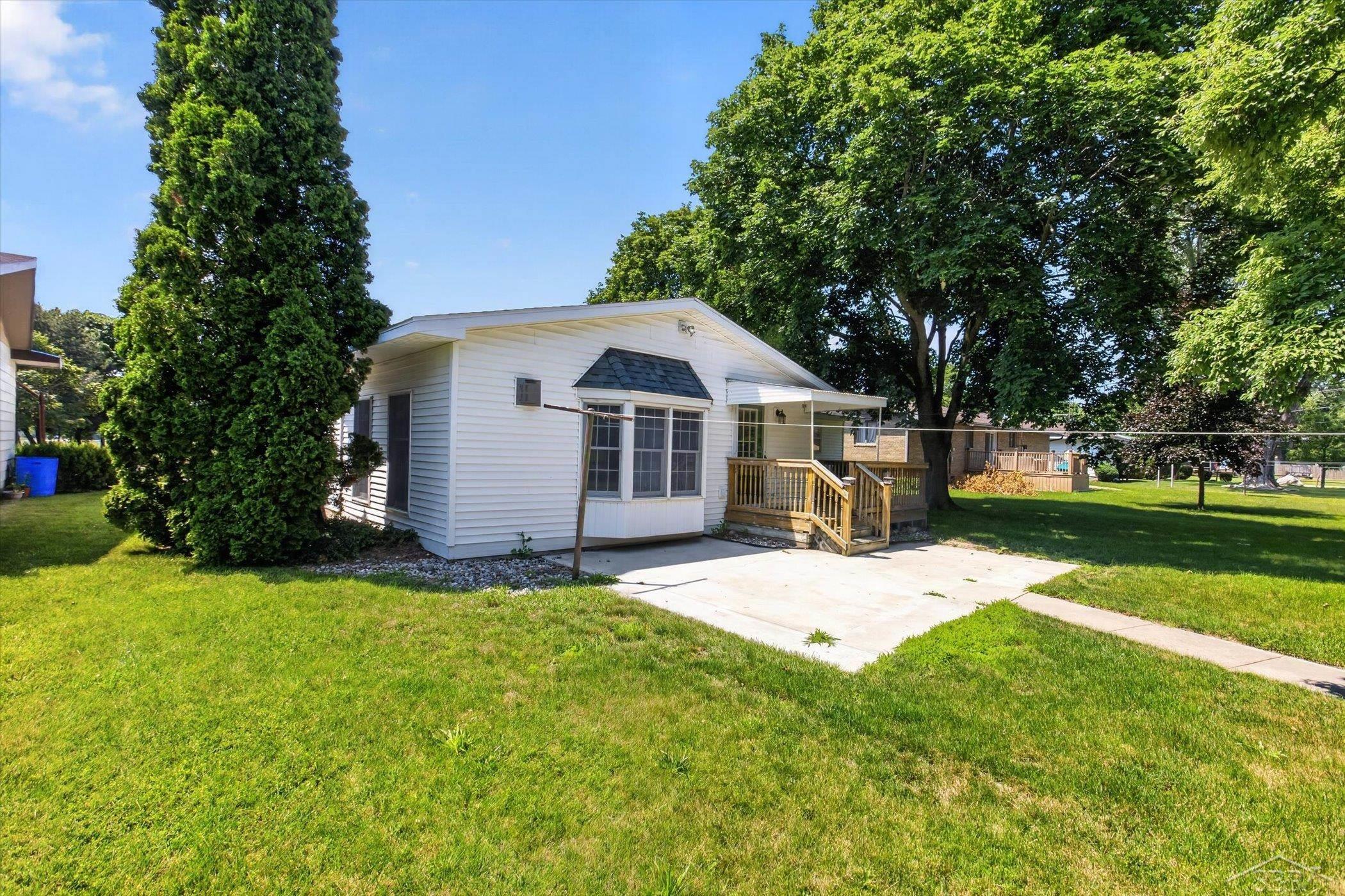 445 Henry Street Property Photo 35