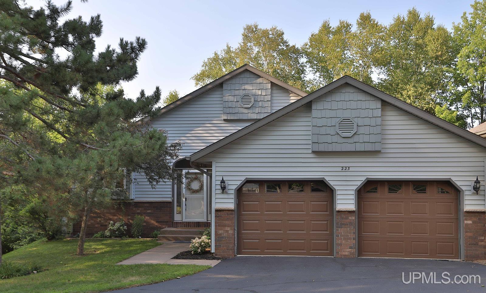 223 Crestview Drive Property Photo 1