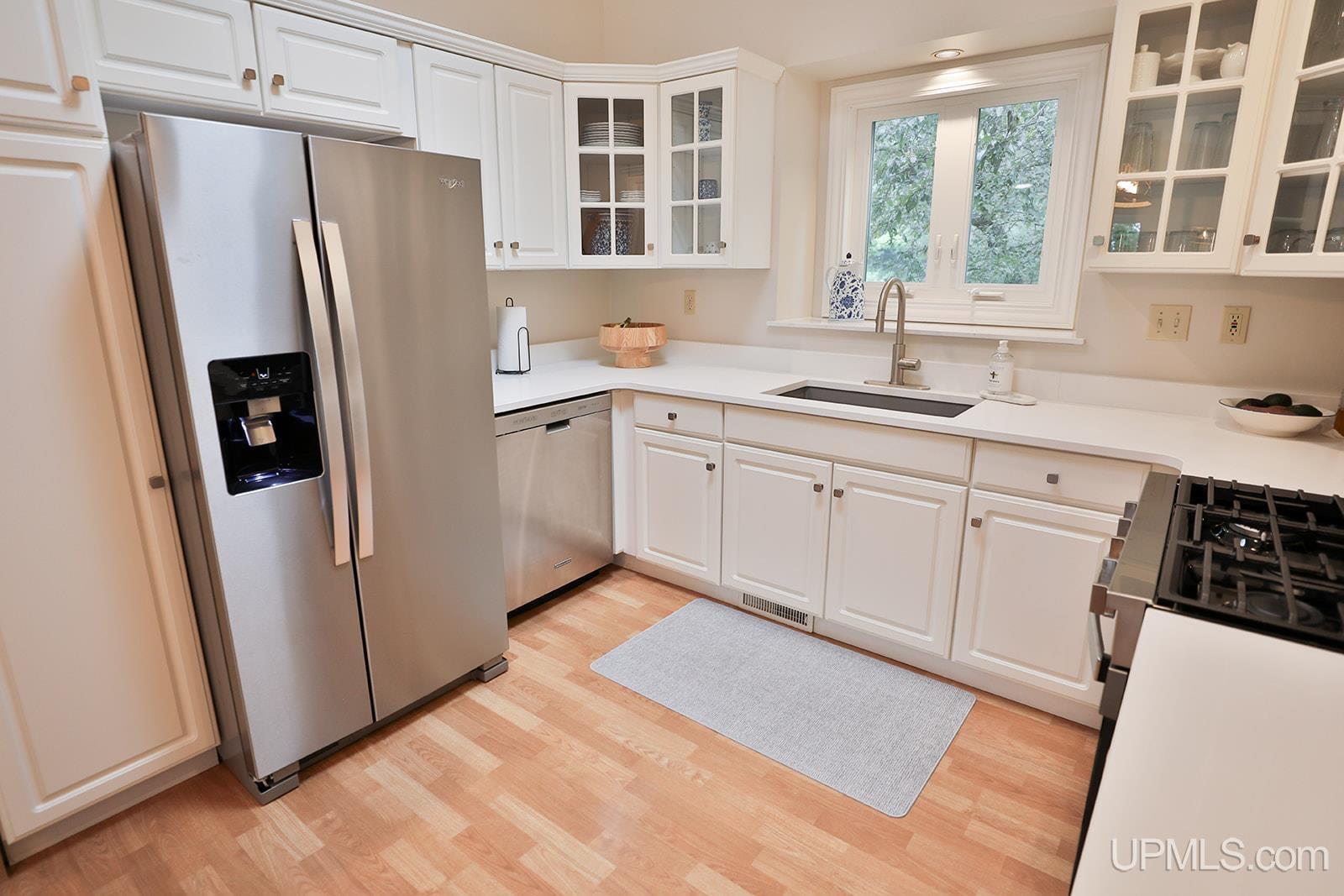 223 Crestview Drive Property Photo 10