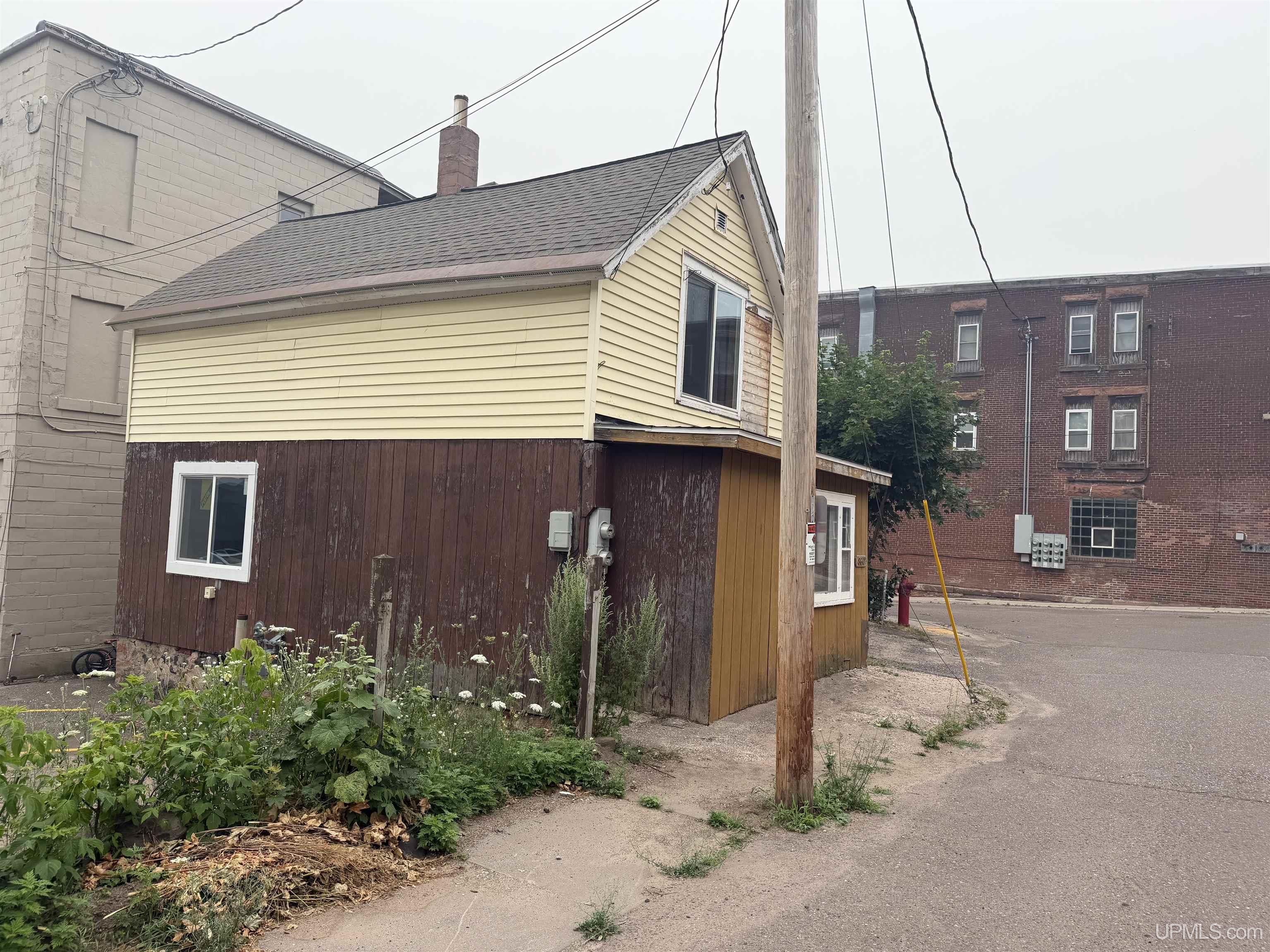 860 W Franklin Street Property Photo 3