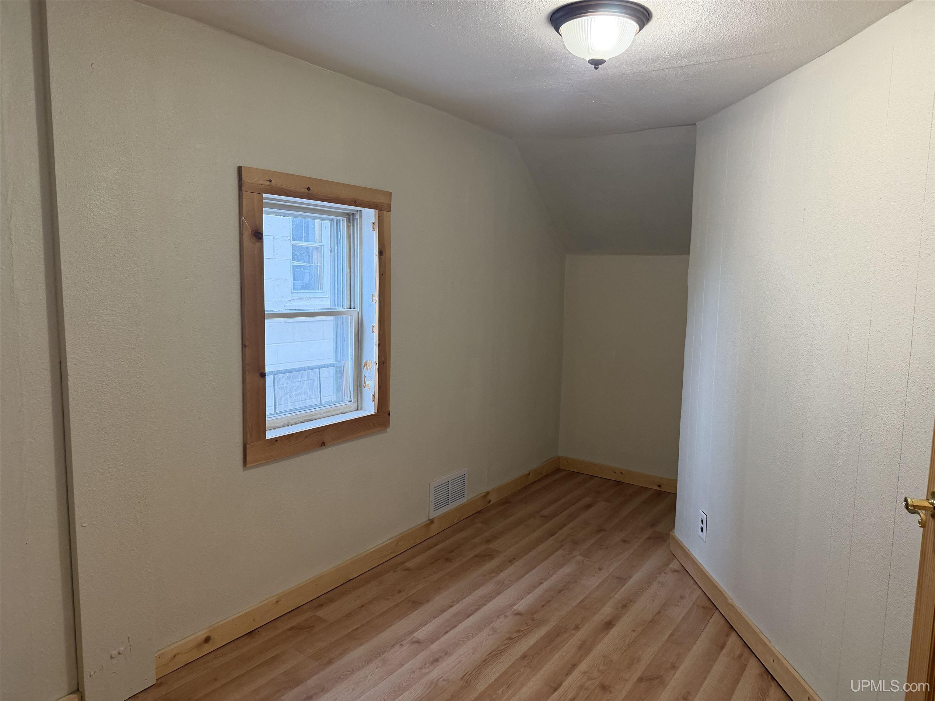 860 W Franklin Street Property Photo 17