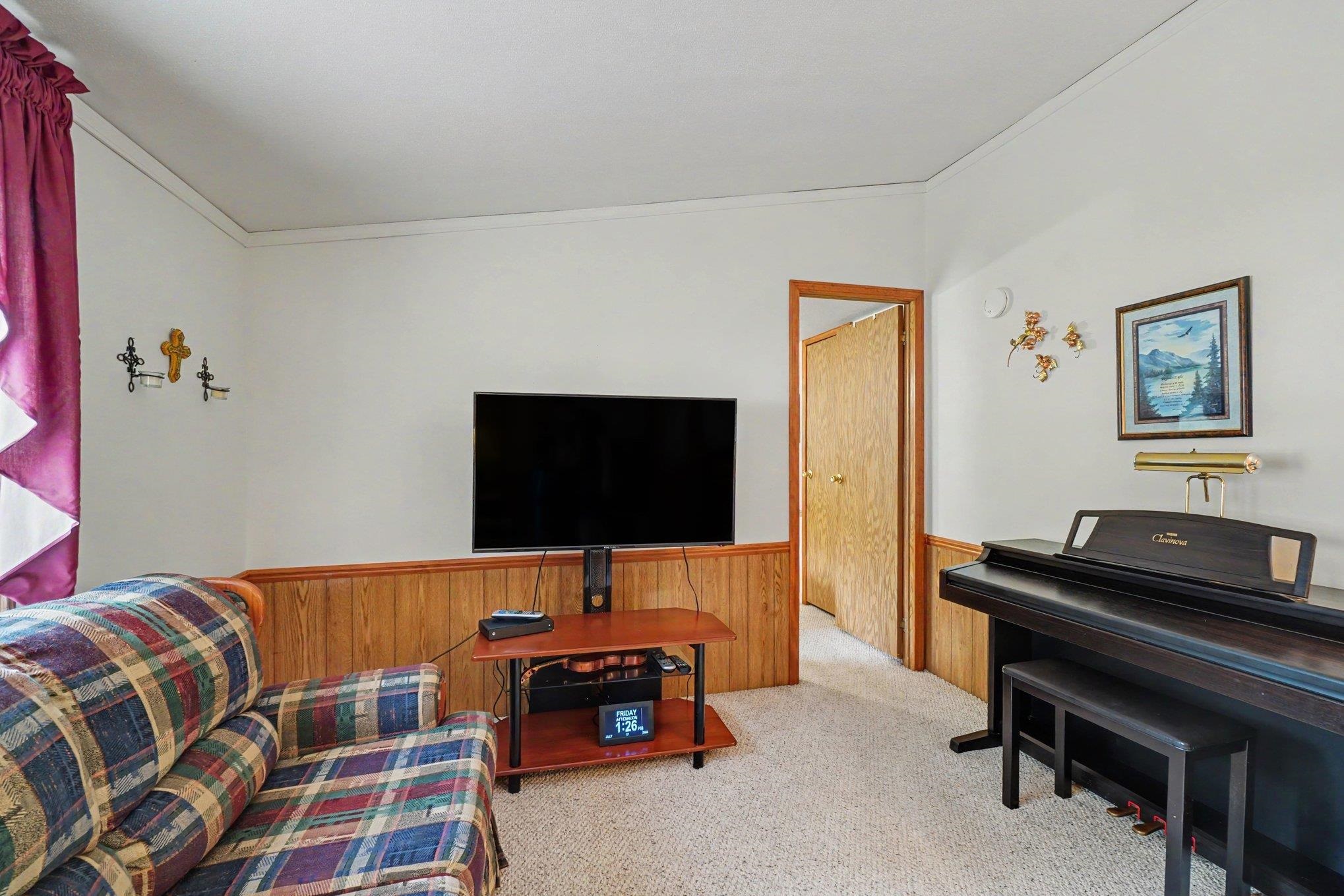 425 E Maple Street Property Photo 3