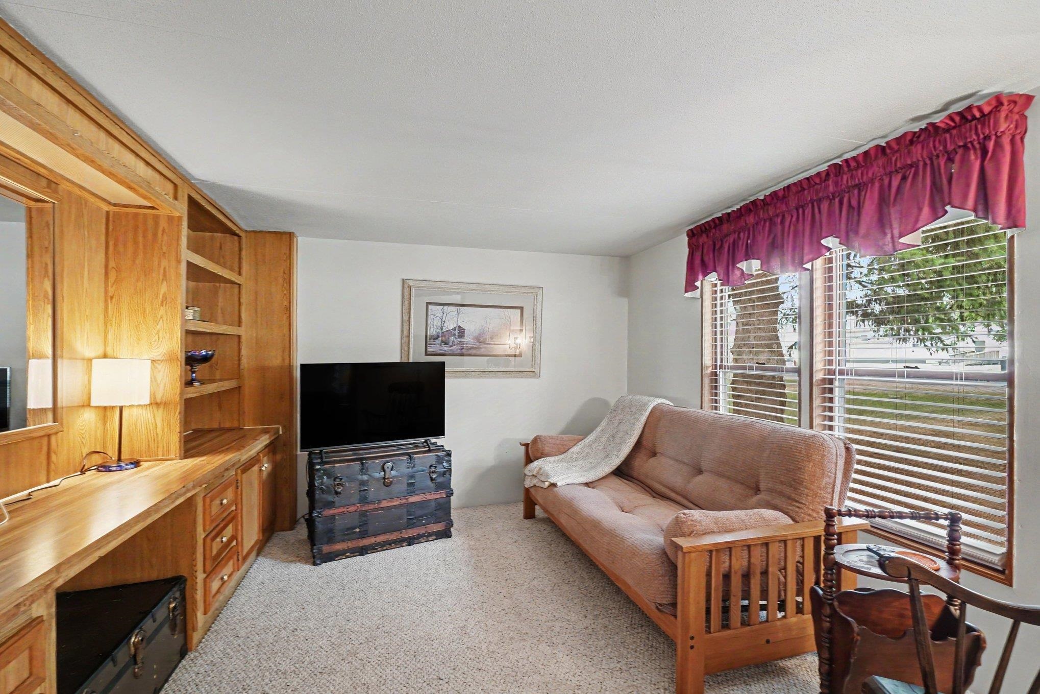 425 E Maple Street Property Photo 5