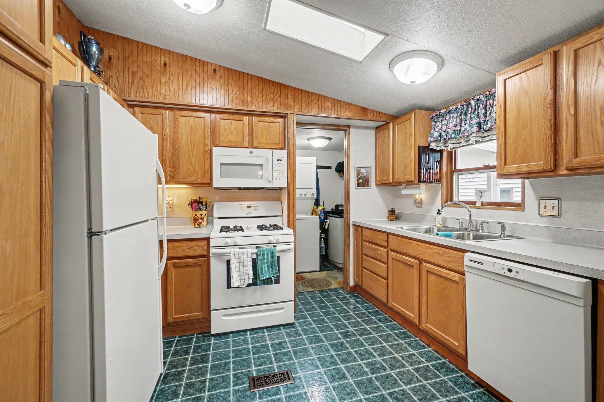 425 E Maple Street Property Photo 7